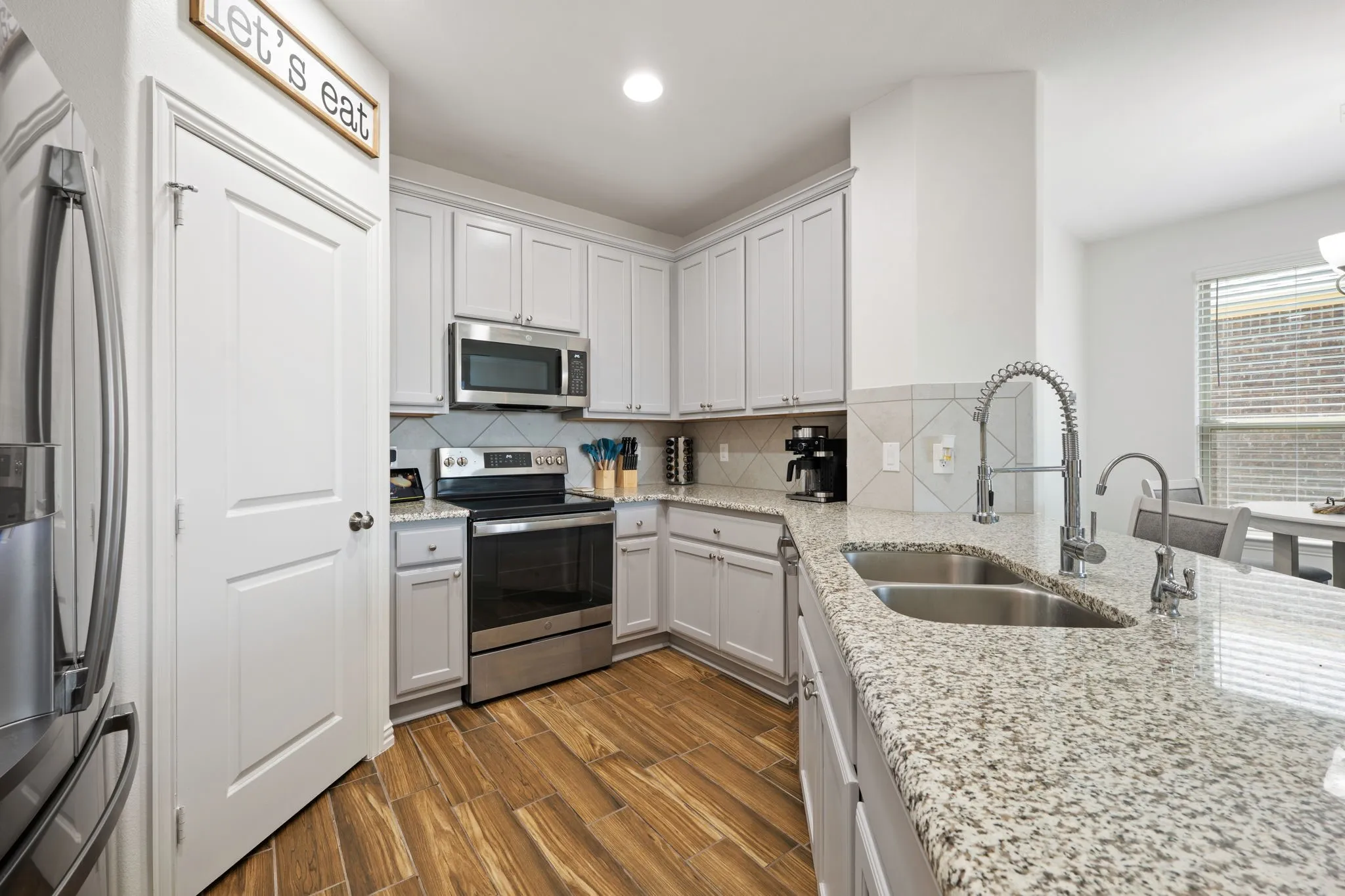 Single Family Residence For Sale in Tarrant County , 312 Marble Creek Drive, Fort Worth, Texas 76131, 3 Bedroom, 2 Bathroom, 2 Garage spaces, 1,471 Sqft, built in 2018, mls#21349971, Real Estate Agent in Fort Worth, Homes For Sale in Tarrant county, Homes For Sale in Fort Worth, Realtor in Fort Worth Texas, Real Estate Brokerage Independent Realty Texas, Luminita Cordes Realtor