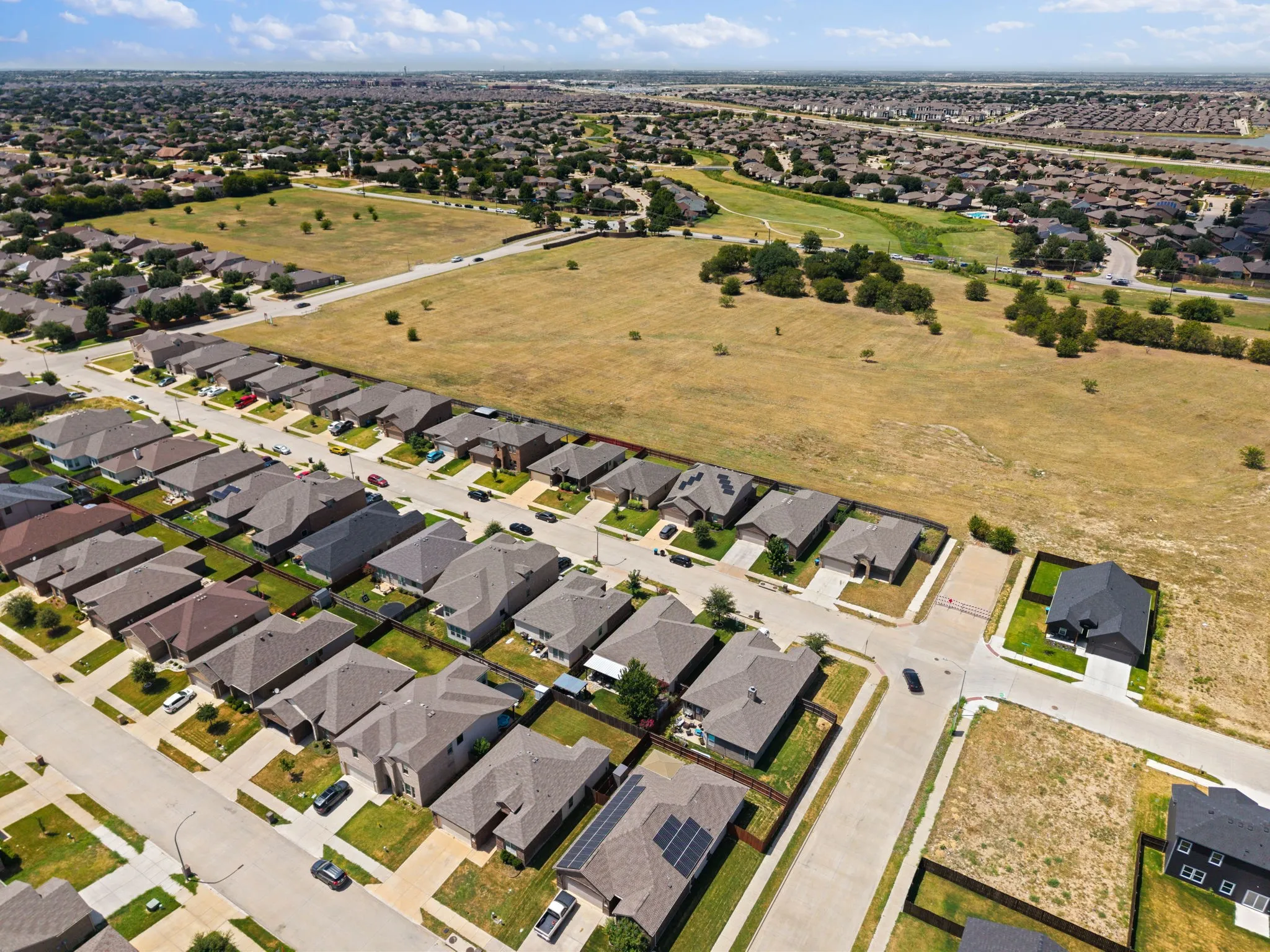 Single Family Residence For Sale in Tarrant County , 312 Marble Creek Drive, Fort Worth, Texas 76131, 3 Bedroom, 2 Bathroom, 2 Garage spaces, 1,471 Sqft, built in 2018, mls#21349971, Real Estate Agent in Fort Worth, Homes For Sale in Tarrant county, Homes For Sale in Fort Worth, Realtor in Fort Worth Texas, Real Estate Brokerage Independent Realty Texas, Luminita Cordes Realtor