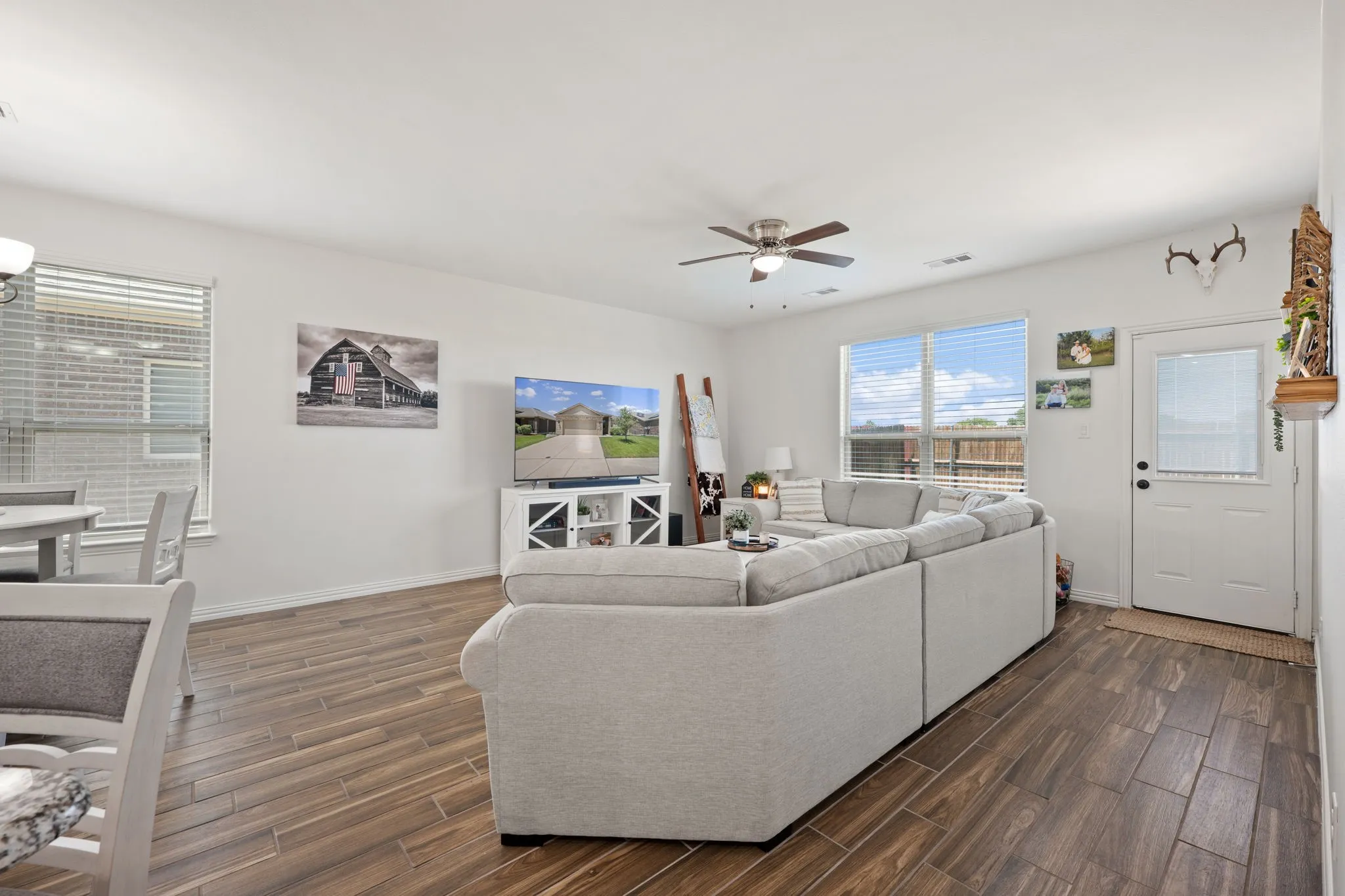 Single Family Residence For Sale in Tarrant County , 312 Marble Creek Drive, Fort Worth, Texas 76131, 3 Bedroom, 2 Bathroom, 2 Garage spaces, 1,471 Sqft, built in 2018, mls#21349971, Real Estate Agent in Fort Worth, Homes For Sale in Tarrant county, Homes For Sale in Fort Worth, Realtor in Fort Worth Texas, Real Estate Brokerage Independent Realty Texas, Luminita Cordes Realtor