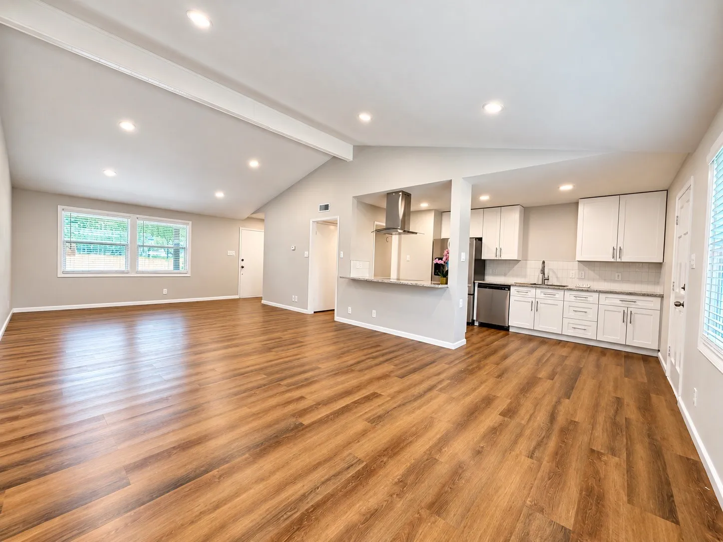 Single Family Residence For Rent in Dallas County , 901 Melrose Drive, Richardson, Texas 75080, 3 Bedroom, 2 Bathroom, 2 Garage spaces, 1,372 Sqft, built in 1962, mls#21349898, Real Estate Agent in Richardson, Homes For Rent in Dallas county, Homes For Rent in Richardson, Realtor in Richardson Texas, Real Estate Brokerage Independent Realty Texas, Luminita Cordes Realtor