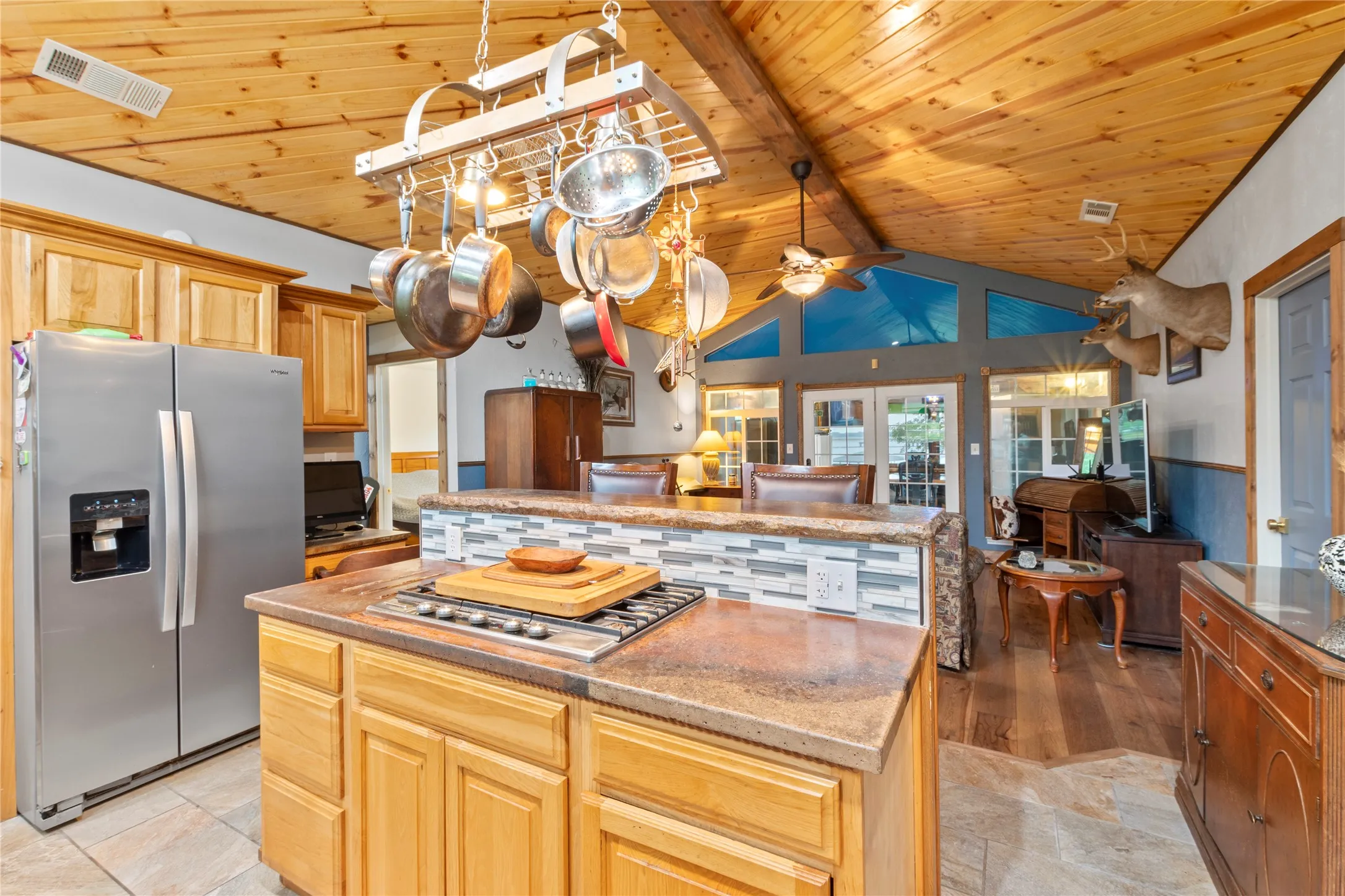 Single Family Residence For Sale in Henderson County , 250 Whispering Oaks Trail, Payne Springs, Texas 75156, 3 Bedrooms, 2 Bathrooms, Garage spaces, 1,189 Sqft, built in 1990, Price $749,900, mls#21349952, Real Estate Agent in Payne Springs, Homes For Sale in Henderson county, Homes For Sale in Payne Springs, Realtor in Payne Springs Texas, Real Estate Brokerage Independent Realty Texas, Luminita Cordes Realtor