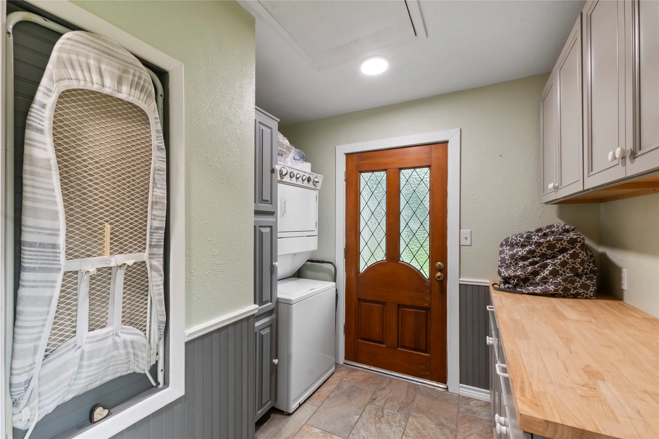 Single Family Residence For Sale in Henderson County , 250 Whispering Oaks Trail, Payne Springs, Texas 75156, 3 Bedrooms, 2 Bathrooms, Garage spaces, 1,189 Sqft, built in 1990, Price $749,900, mls#21349952, Real Estate Agent in Payne Springs, Homes For Sale in Henderson county, Homes For Sale in Payne Springs, Realtor in Payne Springs Texas, Real Estate Brokerage Independent Realty Texas, Luminita Cordes Realtor