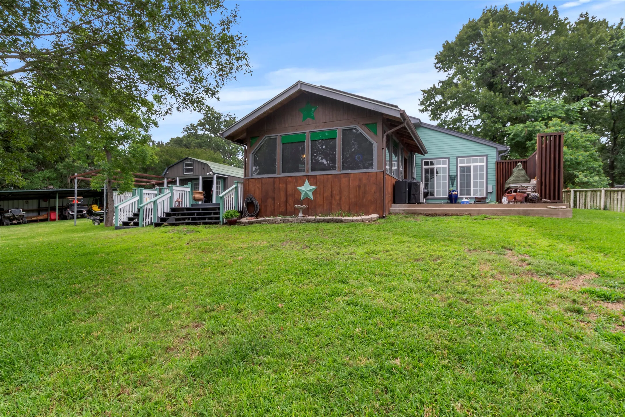 Single Family Residence For Sale in Henderson County , 250 Whispering Oaks Trail, Payne Springs, Texas 75156, 3 Bedrooms, 2 Bathrooms, Garage spaces, 1,189 Sqft, built in 1990, Price $749,900, mls#21349952, Real Estate Agent in Payne Springs, Homes For Sale in Henderson county, Homes For Sale in Payne Springs, Realtor in Payne Springs Texas, Real Estate Brokerage Independent Realty Texas, Luminita Cordes Realtor