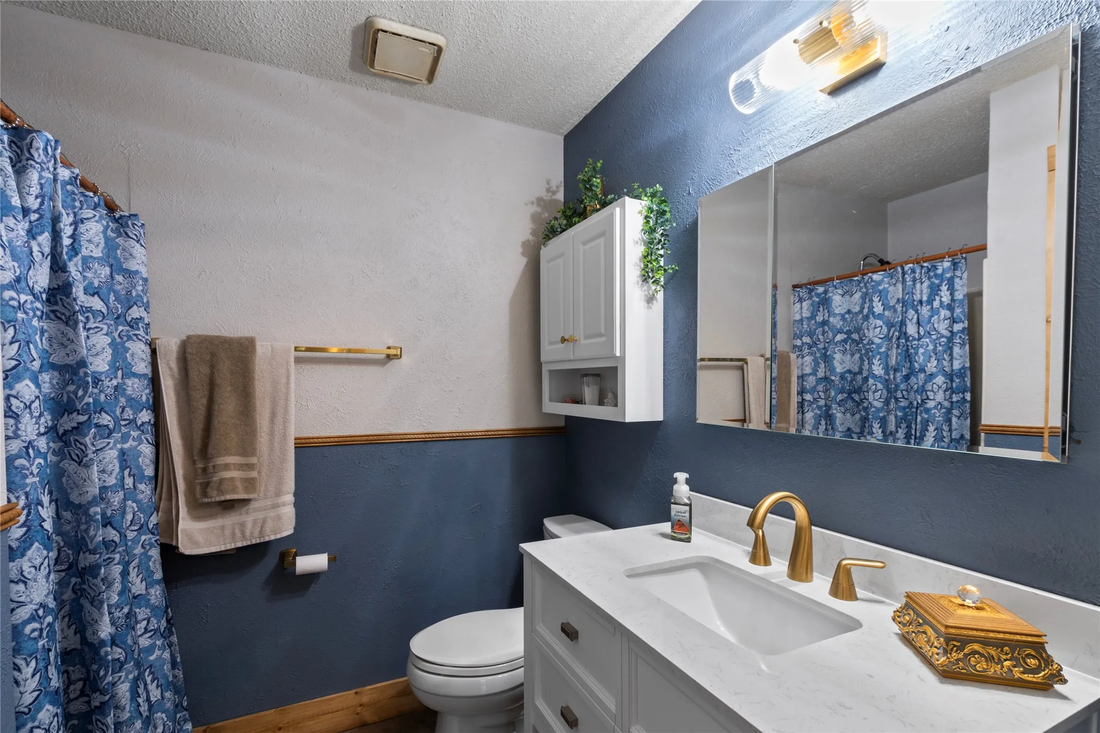 Single Family Residence For Sale in Henderson County , 250 Whispering Oaks Trail, Payne Springs, Texas 75156, 3 Bedrooms, 2 Bathrooms, Garage spaces, 1,189 Sqft, built in 1990, Price $749,900, mls#21349952, Real Estate Agent in Payne Springs, Homes For Sale in Henderson county, Homes For Sale in Payne Springs, Realtor in Payne Springs Texas, Real Estate Brokerage Independent Realty Texas, Luminita Cordes Realtor