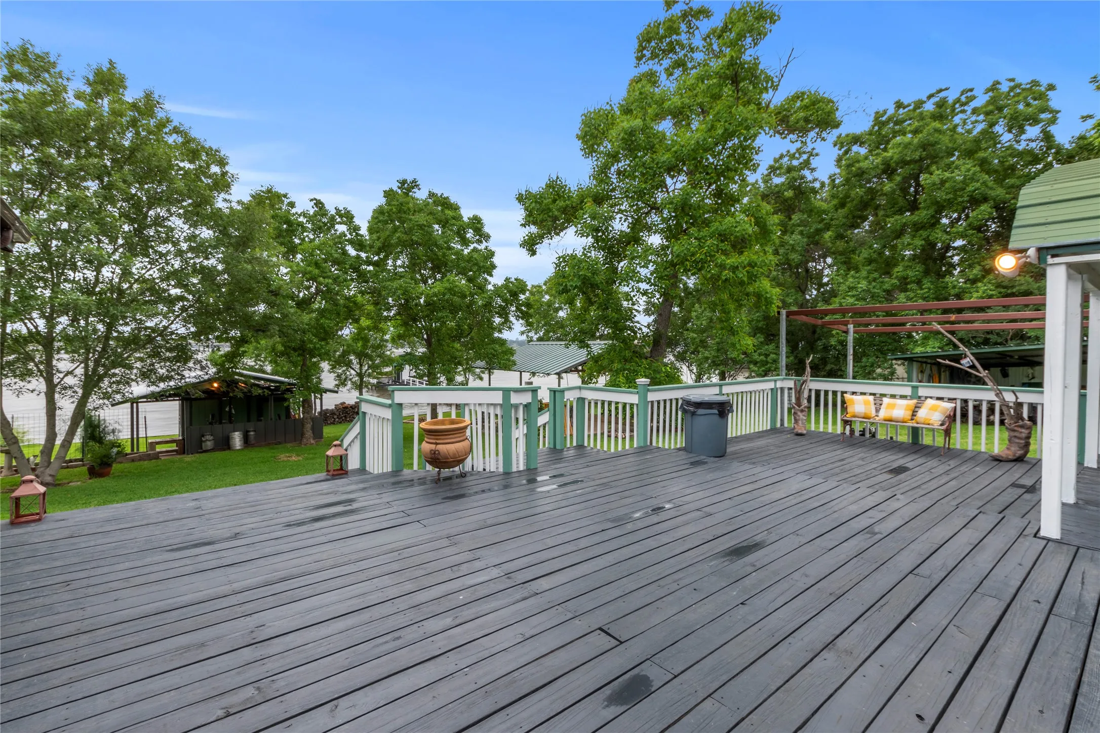 Single Family Residence For Sale in Henderson County , 250 Whispering Oaks Trail, Payne Springs, Texas 75156, 3 Bedrooms, 2 Bathrooms, Garage spaces, 1,189 Sqft, built in 1990, Price $749,900, mls#21349952, Real Estate Agent in Payne Springs, Homes For Sale in Henderson county, Homes For Sale in Payne Springs, Realtor in Payne Springs Texas, Real Estate Brokerage Independent Realty Texas, Luminita Cordes Realtor