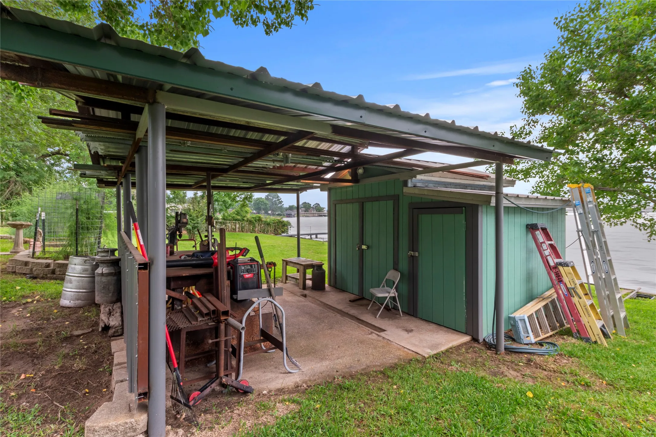 Single Family Residence For Sale in Henderson County , 250 Whispering Oaks Trail, Payne Springs, Texas 75156, 3 Bedrooms, 2 Bathrooms, Garage spaces, 1,189 Sqft, built in 1990, Price $749,900, mls#21349952, Real Estate Agent in Payne Springs, Homes For Sale in Henderson county, Homes For Sale in Payne Springs, Realtor in Payne Springs Texas, Real Estate Brokerage Independent Realty Texas, Luminita Cordes Realtor
