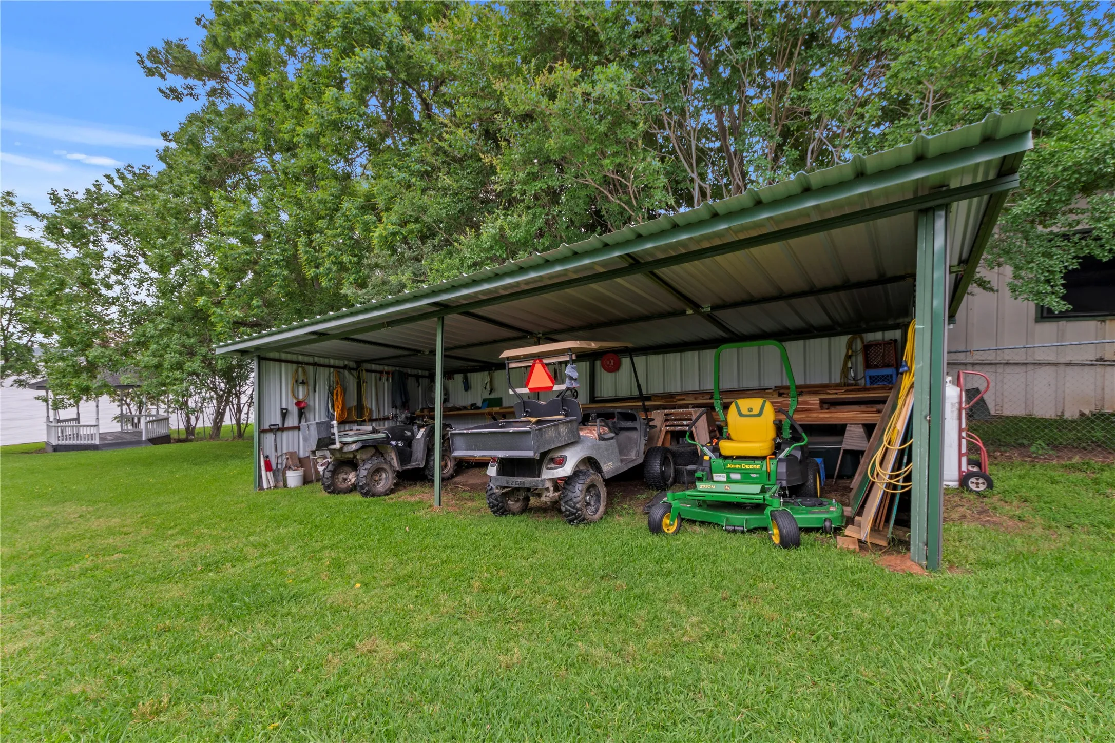 Single Family Residence For Sale in Henderson County , 250 Whispering Oaks Trail, Payne Springs, Texas 75156, 3 Bedrooms, 2 Bathrooms, Garage spaces, 1,189 Sqft, built in 1990, Price $749,900, mls#21349952, Real Estate Agent in Payne Springs, Homes For Sale in Henderson county, Homes For Sale in Payne Springs, Realtor in Payne Springs Texas, Real Estate Brokerage Independent Realty Texas, Luminita Cordes Realtor