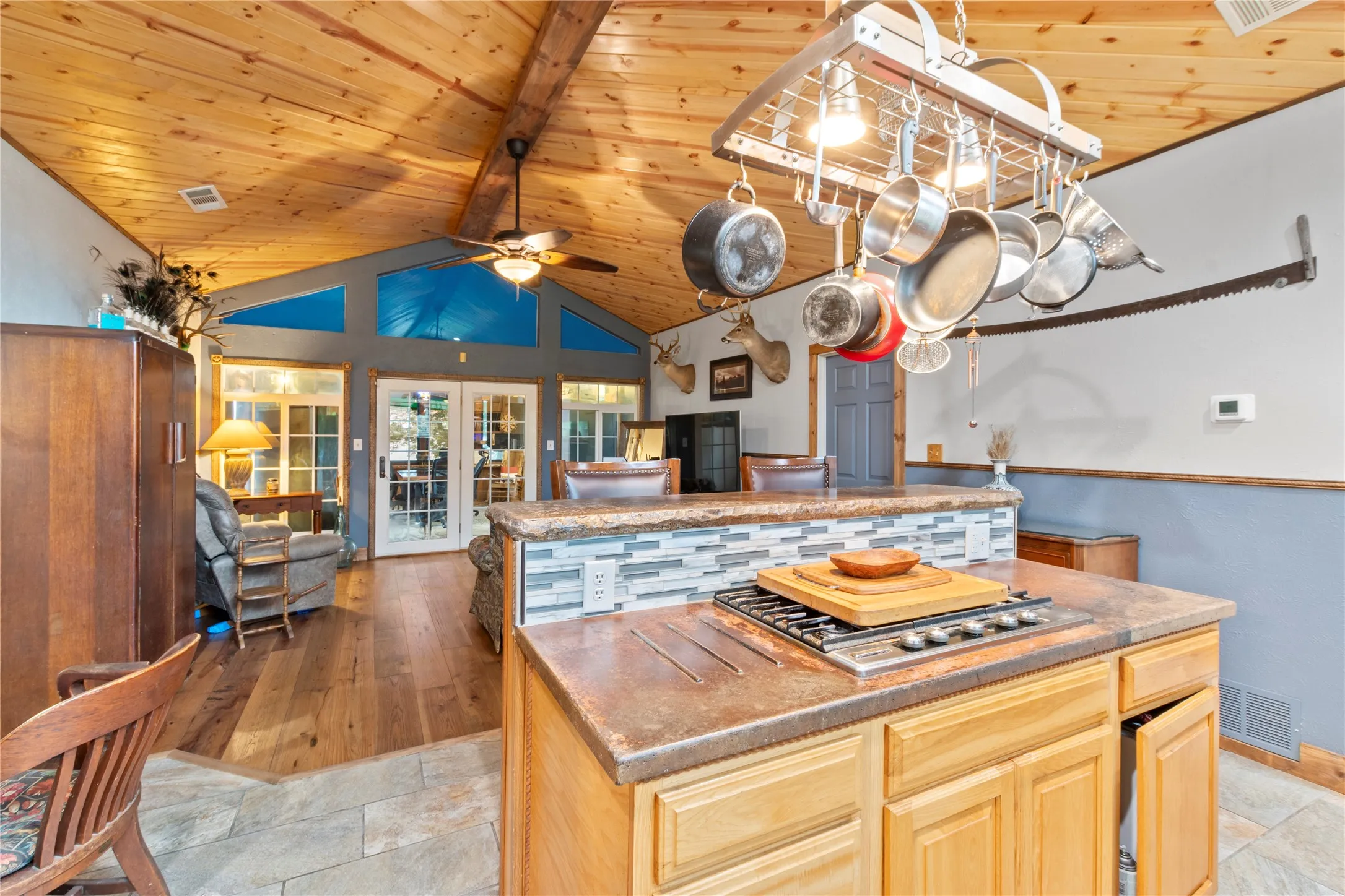 Single Family Residence For Sale in Henderson County , 250 Whispering Oaks Trail, Payne Springs, Texas 75156, 3 Bedrooms, 2 Bathrooms, Garage spaces, 1,189 Sqft, built in 1990, Price $749,900, mls#21349952, Real Estate Agent in Payne Springs, Homes For Sale in Henderson county, Homes For Sale in Payne Springs, Realtor in Payne Springs Texas, Real Estate Brokerage Independent Realty Texas, Luminita Cordes Realtor