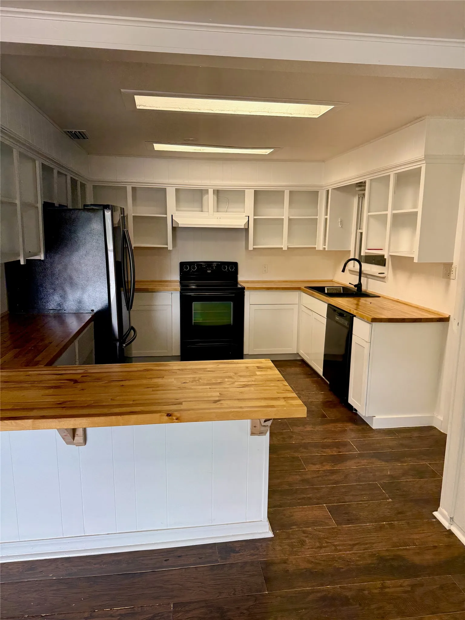 Single Family Residence For Sale in Fannin County , 1505 Lynn Street, Bonham, Texas 75418, 3 Bedrooms, 2 Bathrooms, Garage spaces, 1,292 Sqft, built in 1955, Price $165,900, mls#21349044, Real Estate Agent in Bonham, Homes For Sale in Fannin county, Homes For Sale in Bonham, Realtor in Bonham Texas, Real Estate Brokerage Independent Realty Texas, Luminita Cordes Realtor