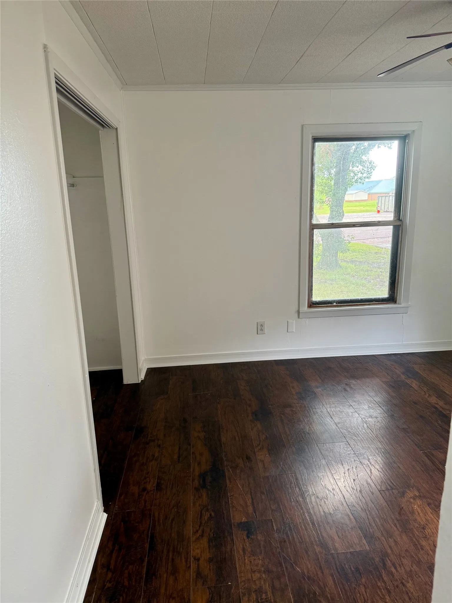 Single Family Residence For Sale in Fannin County , 1505 Lynn Street, Bonham, Texas 75418, 3 Bedrooms, 2 Bathrooms, Garage spaces, 1,292 Sqft, built in 1955, Price $165,900, mls#21349044, Real Estate Agent in Bonham, Homes For Sale in Fannin county, Homes For Sale in Bonham, Realtor in Bonham Texas, Real Estate Brokerage Independent Realty Texas, Luminita Cordes Realtor