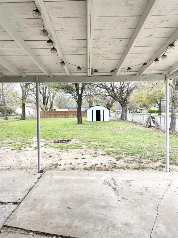 Single Family Residence For Sale in Fannin County , 1505 Lynn Street, Bonham, Texas 75418, 3 Bedrooms, 2 Bathrooms, Garage spaces, 1,292 Sqft, built in 1955, Price $165,900, mls#21349044, Real Estate Agent in Bonham, Homes For Sale in Fannin county, Homes For Sale in Bonham, Realtor in Bonham Texas, Real Estate Brokerage Independent Realty Texas, Luminita Cordes Realtor