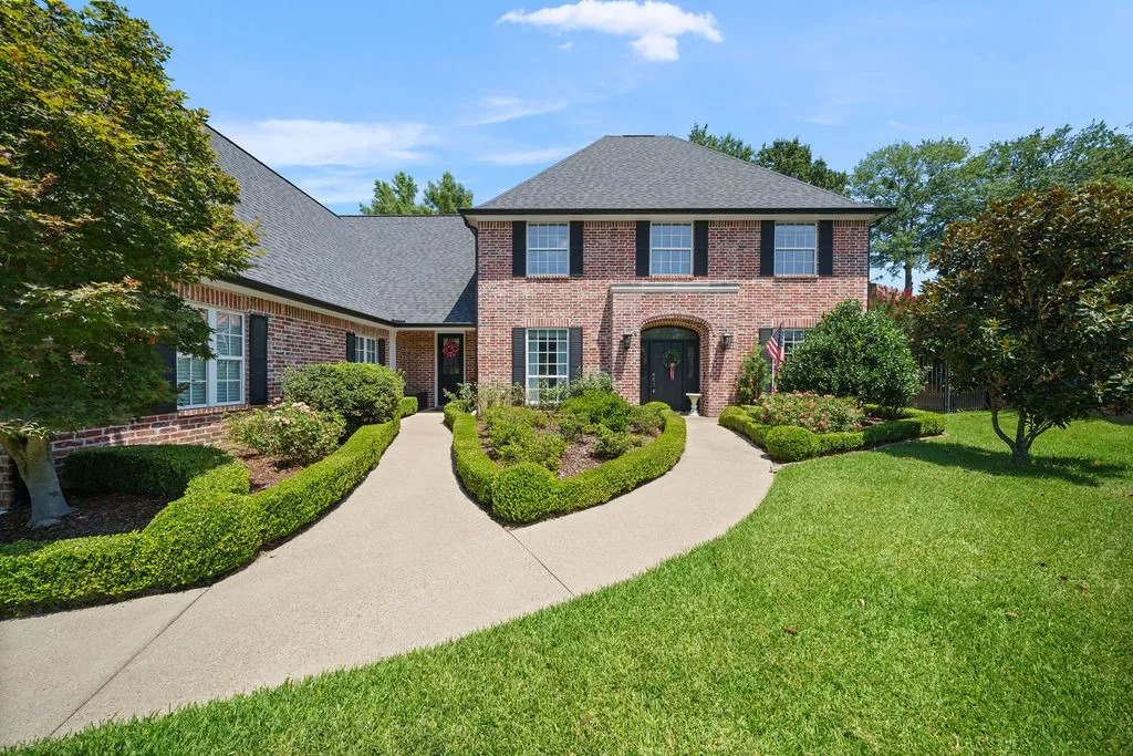 Single Family Residence For Sale in Smith County , 7637 Light Horse Court, Tyler, Texas 75703, 4 Bedroom, 4 Bathroom, 3 Garage spaces, 4,100 Sqft, built in 2005, mls#21344687, Real Estate Agent in Tyler, Homes For Sale in Smith county, Homes For Sale in Tyler, Realtor in Tyler Texas, Real Estate Brokerage Independent Realty Texas, Luminita Cordes Realtor