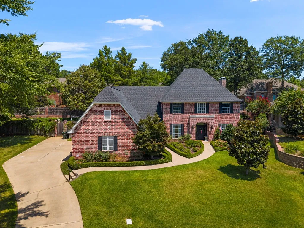 Single Family Residence For Sale in Smith County , 7637 Light Horse Court, Tyler, Texas 75703, 4 Bedroom, 4 Bathroom, 3 Garage spaces, 4,100 Sqft, built in 2005, mls#21344687, Real Estate Agent in Tyler, Homes For Sale in Smith county, Homes For Sale in Tyler, Realtor in Tyler Texas, Real Estate Brokerage Independent Realty Texas, Luminita Cordes Realtor