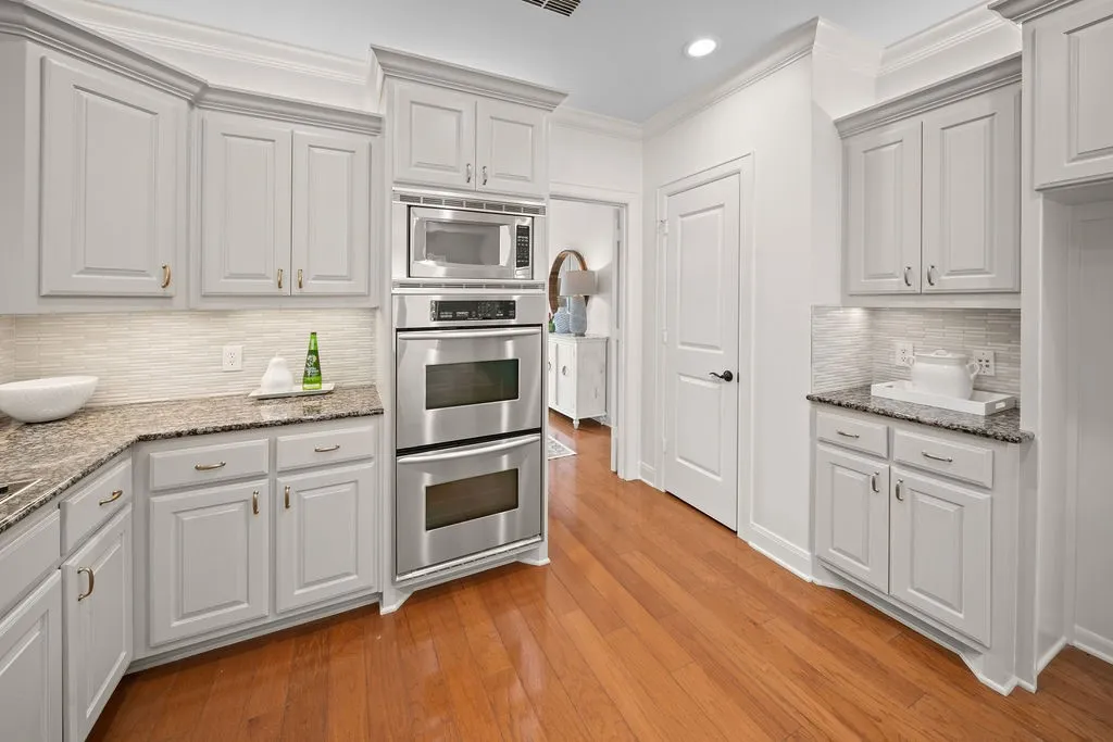 Single Family Residence For Sale in Smith County , 7637 Light Horse Court, Tyler, Texas 75703, 4 Bedroom, 4 Bathroom, 3 Garage spaces, 4,100 Sqft, built in 2005, mls#21344687, Real Estate Agent in Tyler, Homes For Sale in Smith county, Homes For Sale in Tyler, Realtor in Tyler Texas, Real Estate Brokerage Independent Realty Texas, Luminita Cordes Realtor