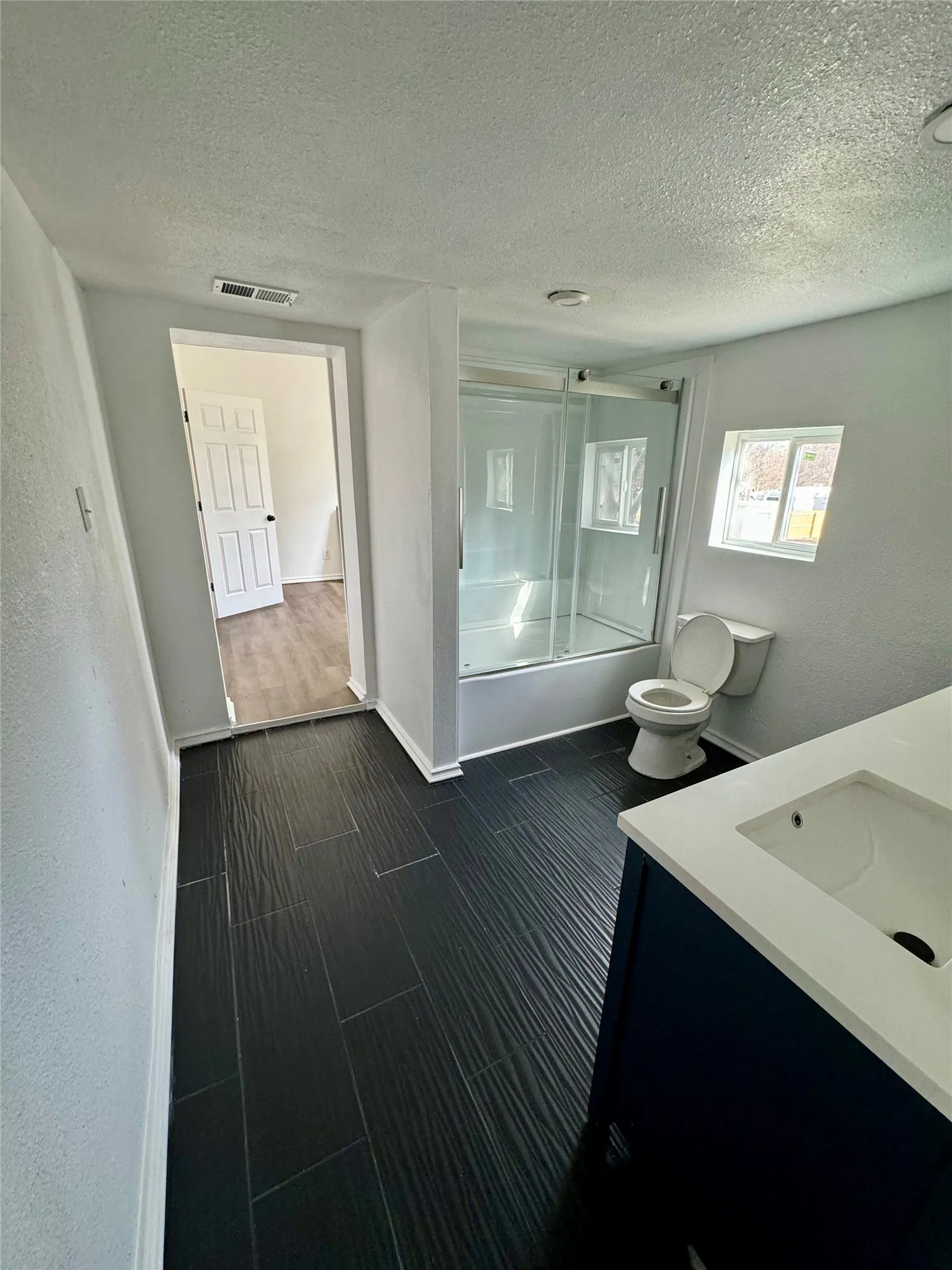 Single Family Residence For Sale in Fannin County , 400 S 4th Street, Bonham, Texas 75418, 3 Bedroom, 2 Bathroom, Garage spaces, 1,212 Sqft, built in 1920, mls#21350006, Real Estate Agent in Bonham, Homes For Sale in Fannin county, Homes For Sale in Bonham, Realtor in Bonham Texas, Real Estate Brokerage Independent Realty Texas, Luminita Cordes Realtor