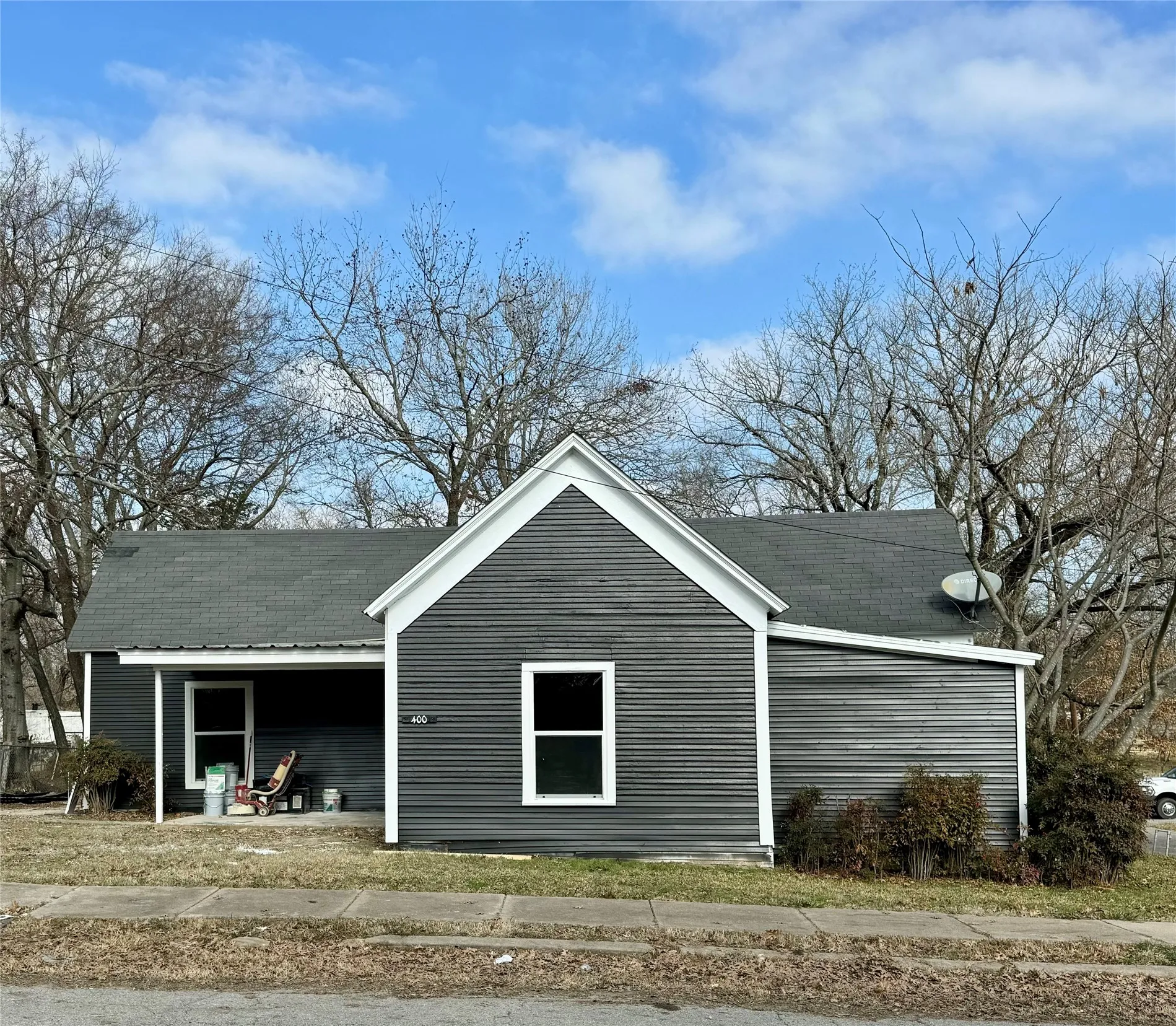 Single Family Residence For Sale in Fannin County , 400 S 4th Street, Bonham, Texas 75418, 3 Bedroom, 2 Bathroom, Garage spaces, 1,212 Sqft, built in 1920, mls#21350006, Real Estate Agent in Bonham, Homes For Sale in Fannin county, Homes For Sale in Bonham, Realtor in Bonham Texas, Real Estate Brokerage Independent Realty Texas, Luminita Cordes Realtor