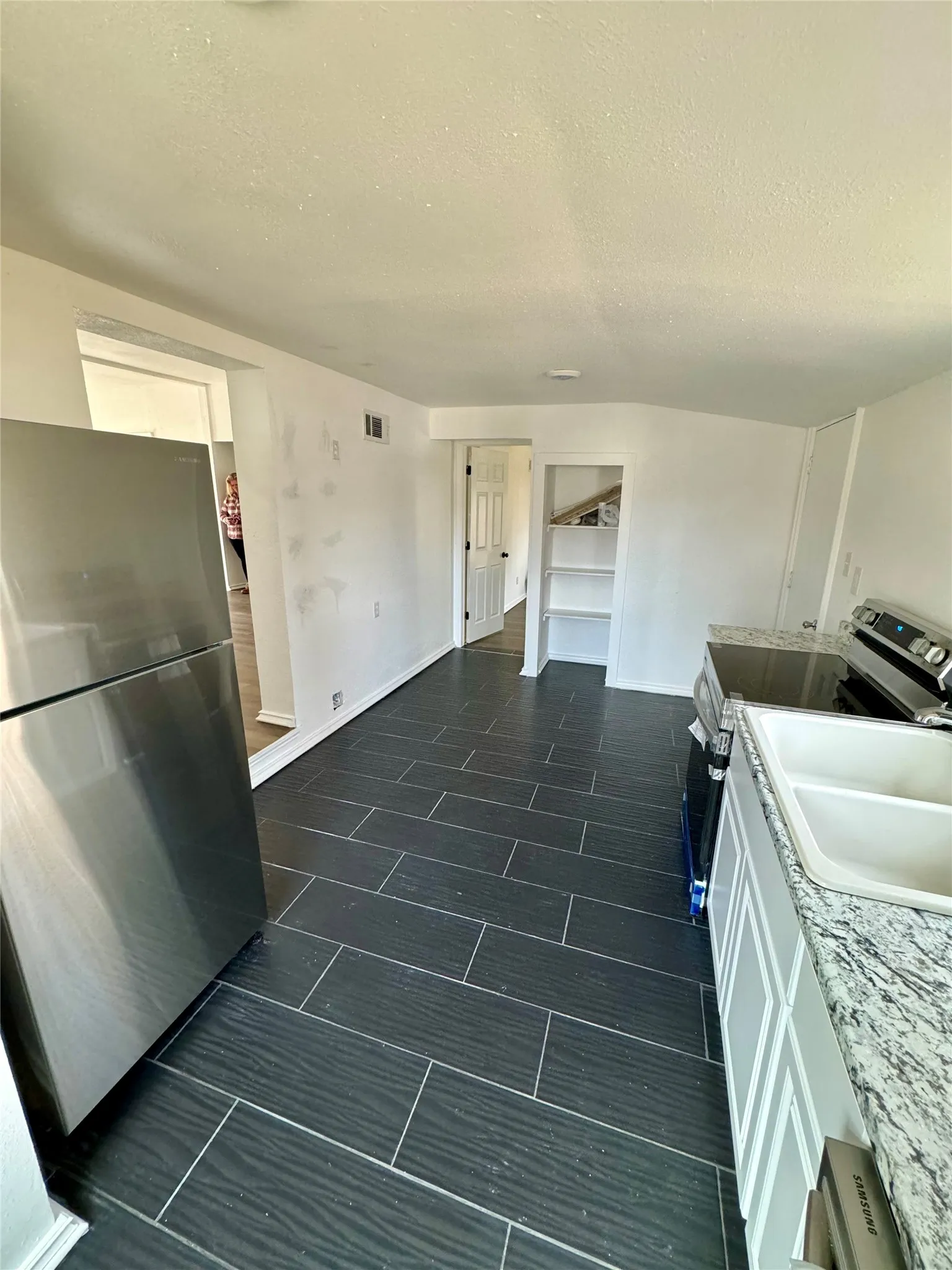 Single Family Residence For Sale in Fannin County , 400 S 4th Street, Bonham, Texas 75418, 3 Bedroom, 2 Bathroom, Garage spaces, 1,212 Sqft, built in 1920, mls#21350006, Real Estate Agent in Bonham, Homes For Sale in Fannin county, Homes For Sale in Bonham, Realtor in Bonham Texas, Real Estate Brokerage Independent Realty Texas, Luminita Cordes Realtor