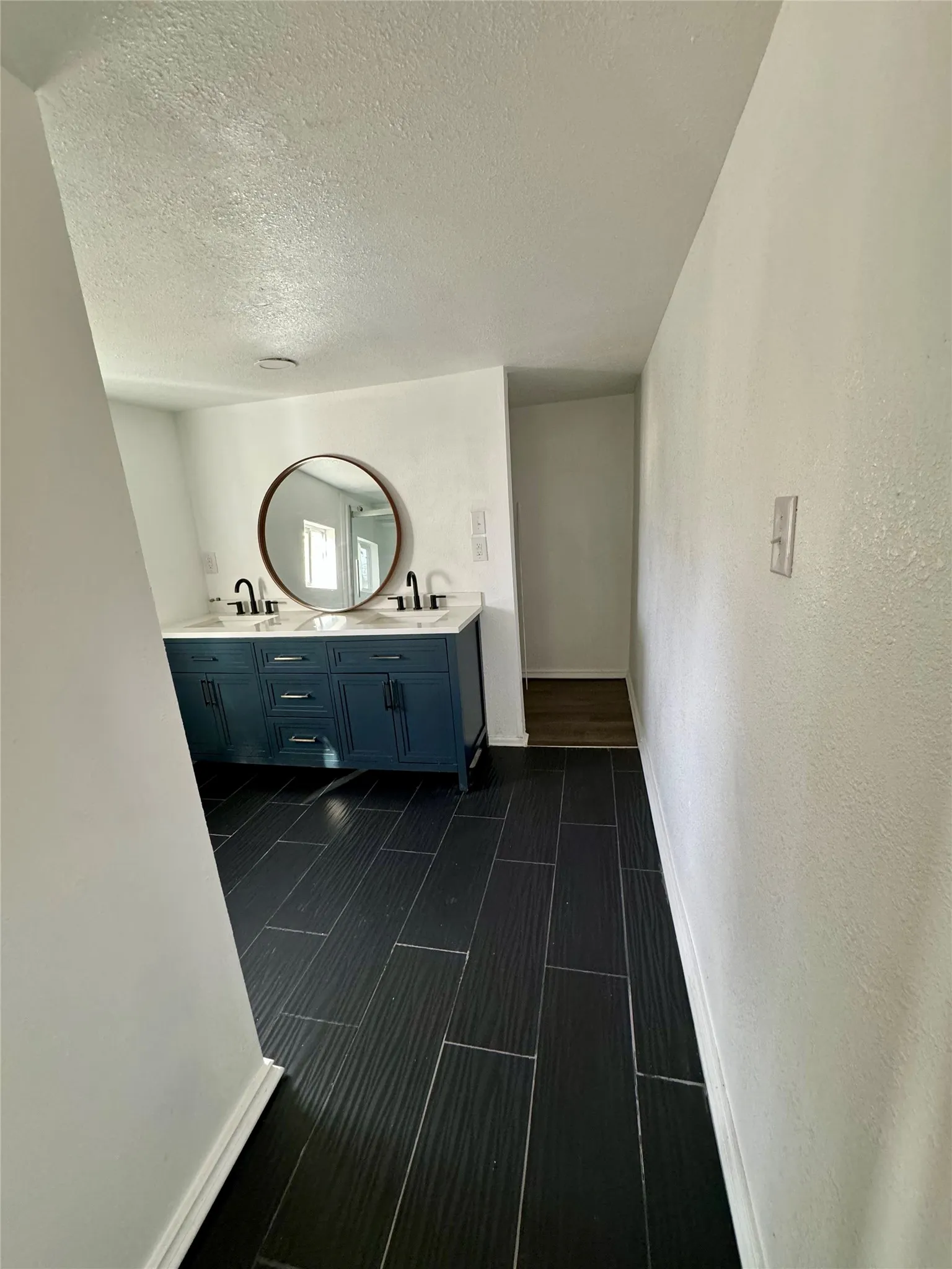 Single Family Residence For Sale in Fannin County , 400 S 4th Street, Bonham, Texas 75418, 3 Bedroom, 2 Bathroom, Garage spaces, 1,212 Sqft, built in 1920, mls#21350006, Real Estate Agent in Bonham, Homes For Sale in Fannin county, Homes For Sale in Bonham, Realtor in Bonham Texas, Real Estate Brokerage Independent Realty Texas, Luminita Cordes Realtor