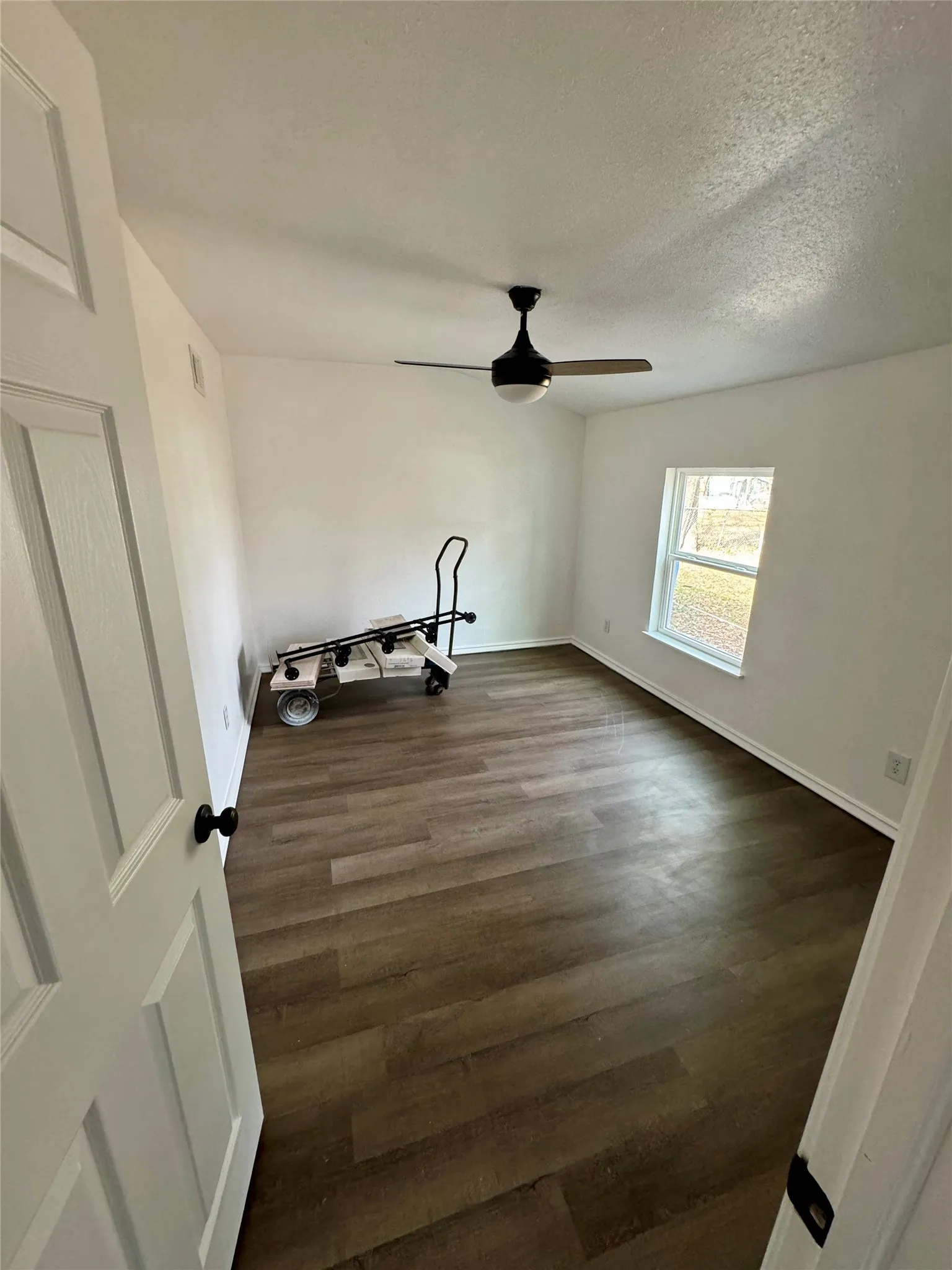 Single Family Residence For Sale in Fannin County , 400 S 4th Street, Bonham, Texas 75418, 3 Bedroom, 2 Bathroom, Garage spaces, 1,212 Sqft, built in 1920, mls#21350006, Real Estate Agent in Bonham, Homes For Sale in Fannin county, Homes For Sale in Bonham, Realtor in Bonham Texas, Real Estate Brokerage Independent Realty Texas, Luminita Cordes Realtor