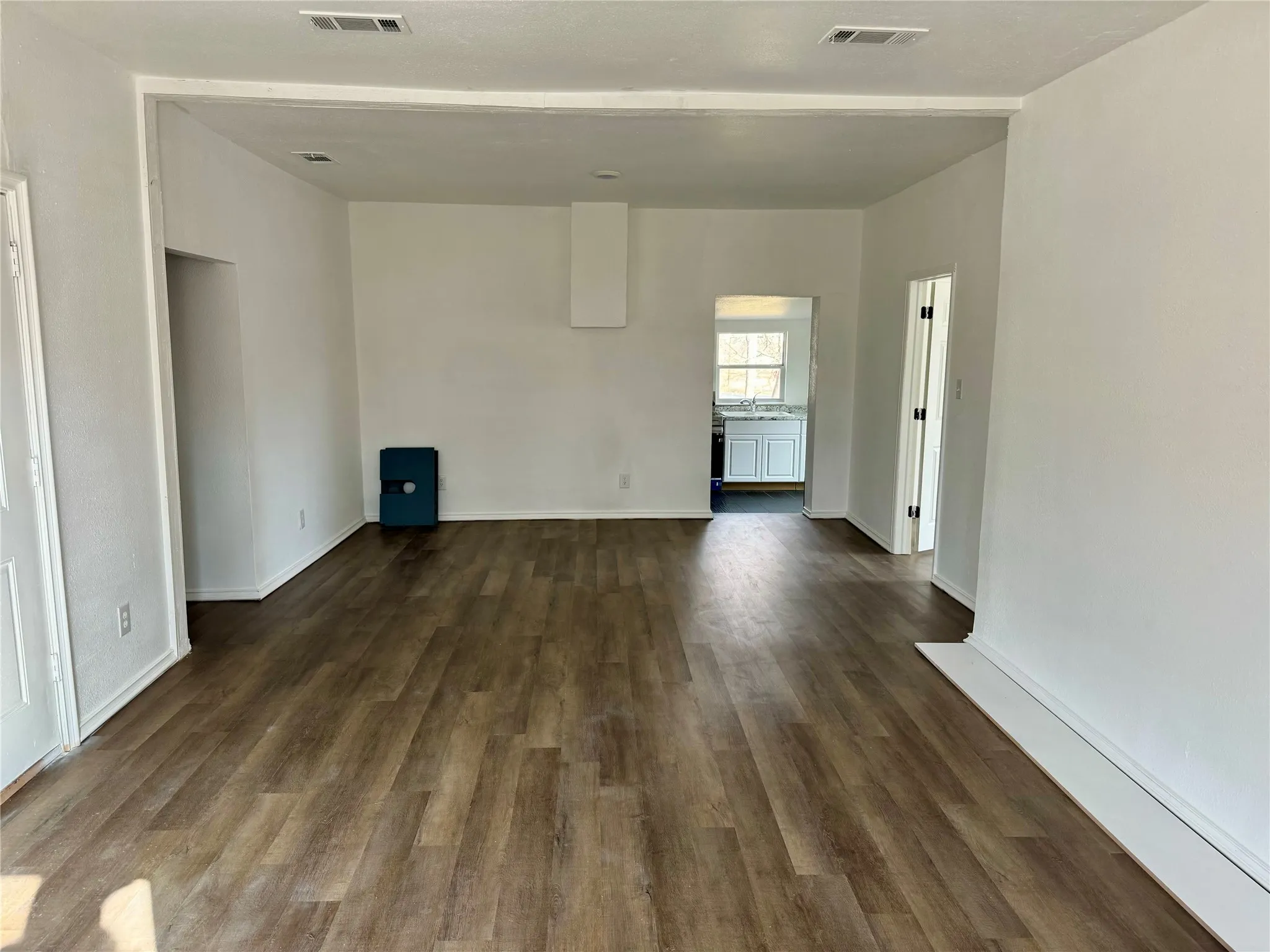 Single Family Residence For Sale in Fannin County , 400 S 4th Street, Bonham, Texas 75418, 3 Bedroom, 2 Bathroom, Garage spaces, 1,212 Sqft, built in 1920, mls#21350006, Real Estate Agent in Bonham, Homes For Sale in Fannin county, Homes For Sale in Bonham, Realtor in Bonham Texas, Real Estate Brokerage Independent Realty Texas, Luminita Cordes Realtor