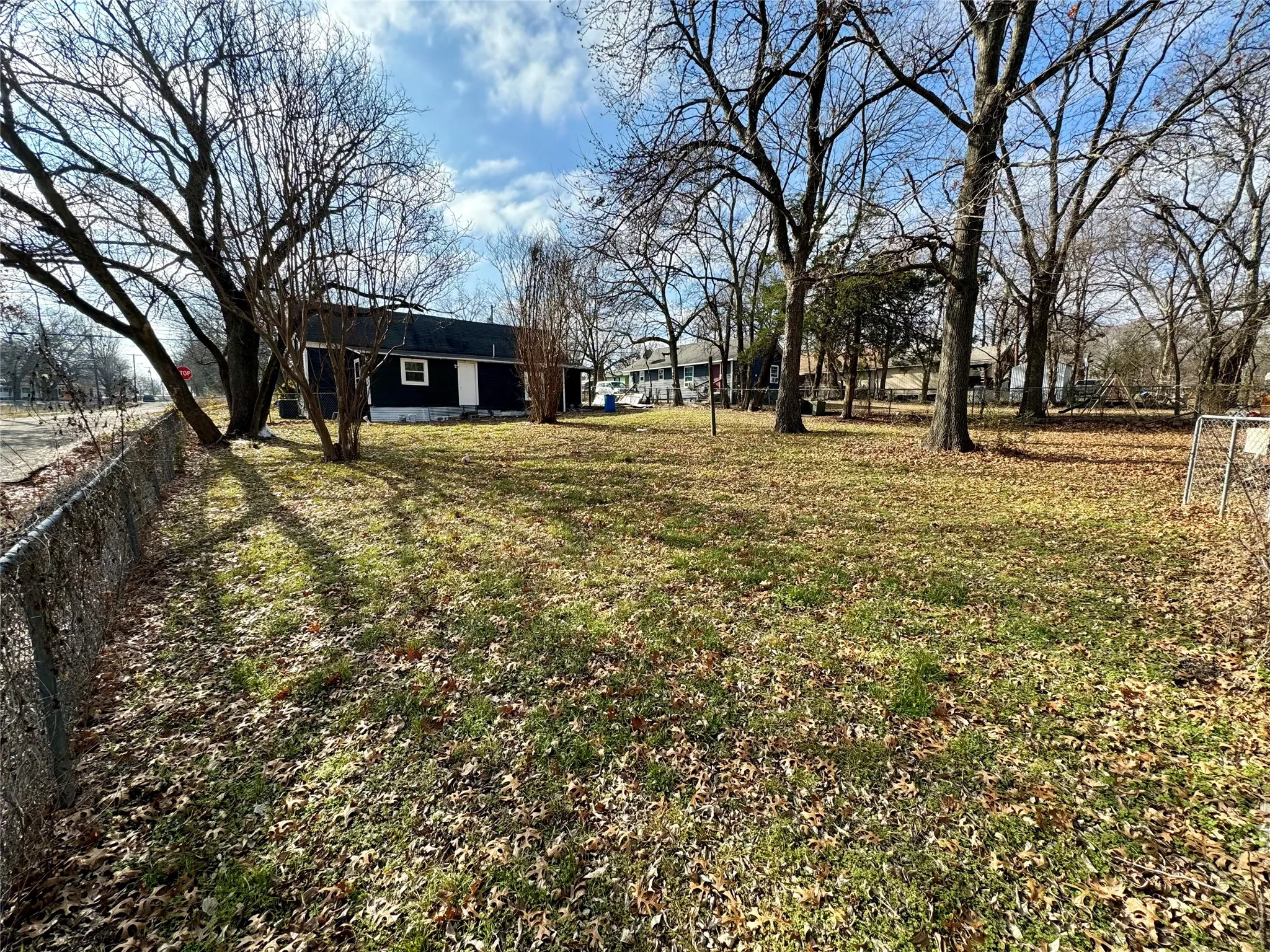 Single Family Residence For Sale in Fannin County , 400 S 4th Street, Bonham, Texas 75418, 3 Bedroom, 2 Bathroom, Garage spaces, 1,212 Sqft, built in 1920, mls#21350006, Real Estate Agent in Bonham, Homes For Sale in Fannin county, Homes For Sale in Bonham, Realtor in Bonham Texas, Real Estate Brokerage Independent Realty Texas, Luminita Cordes Realtor
