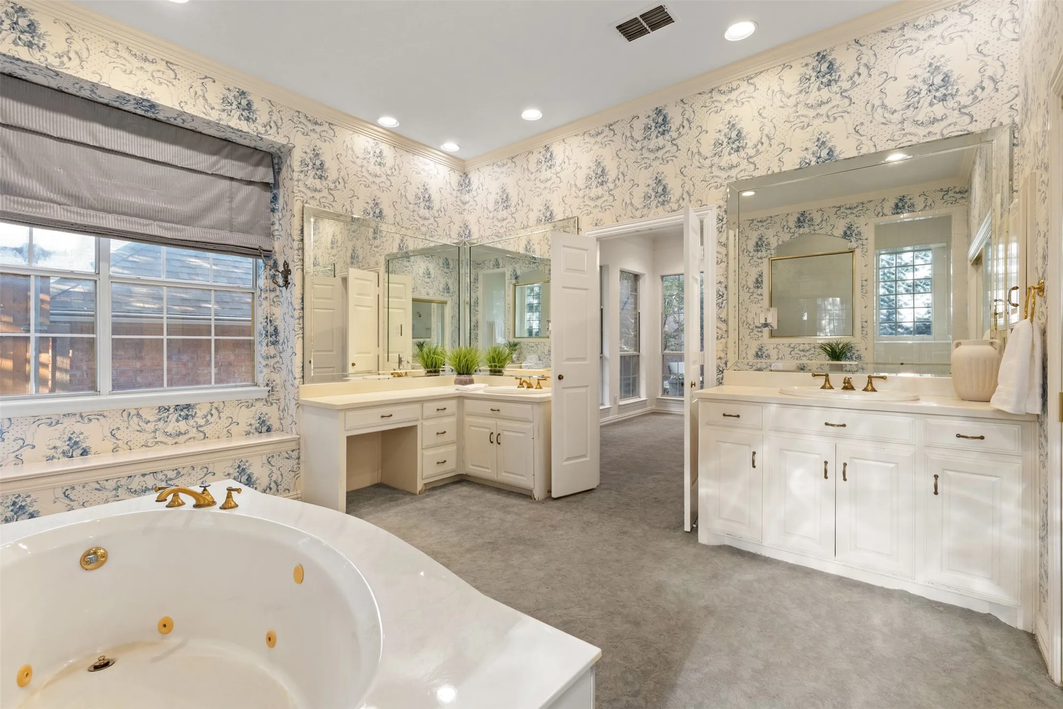 Single Family Residence For Sale in Dallas County , 8644 Breakers Point, Dallas, Texas 75243, 3 Bedroom, 3 Bathroom, 2 Garage spaces, 2,576 Sqft, built in 1992, mls#21344604, Real Estate Agent in Dallas, Homes For Sale in Dallas county, Homes For Sale in Dallas, Realtor in Dallas Texas, Real Estate Brokerage Independent Realty Texas, Luminita Cordes Realtor
