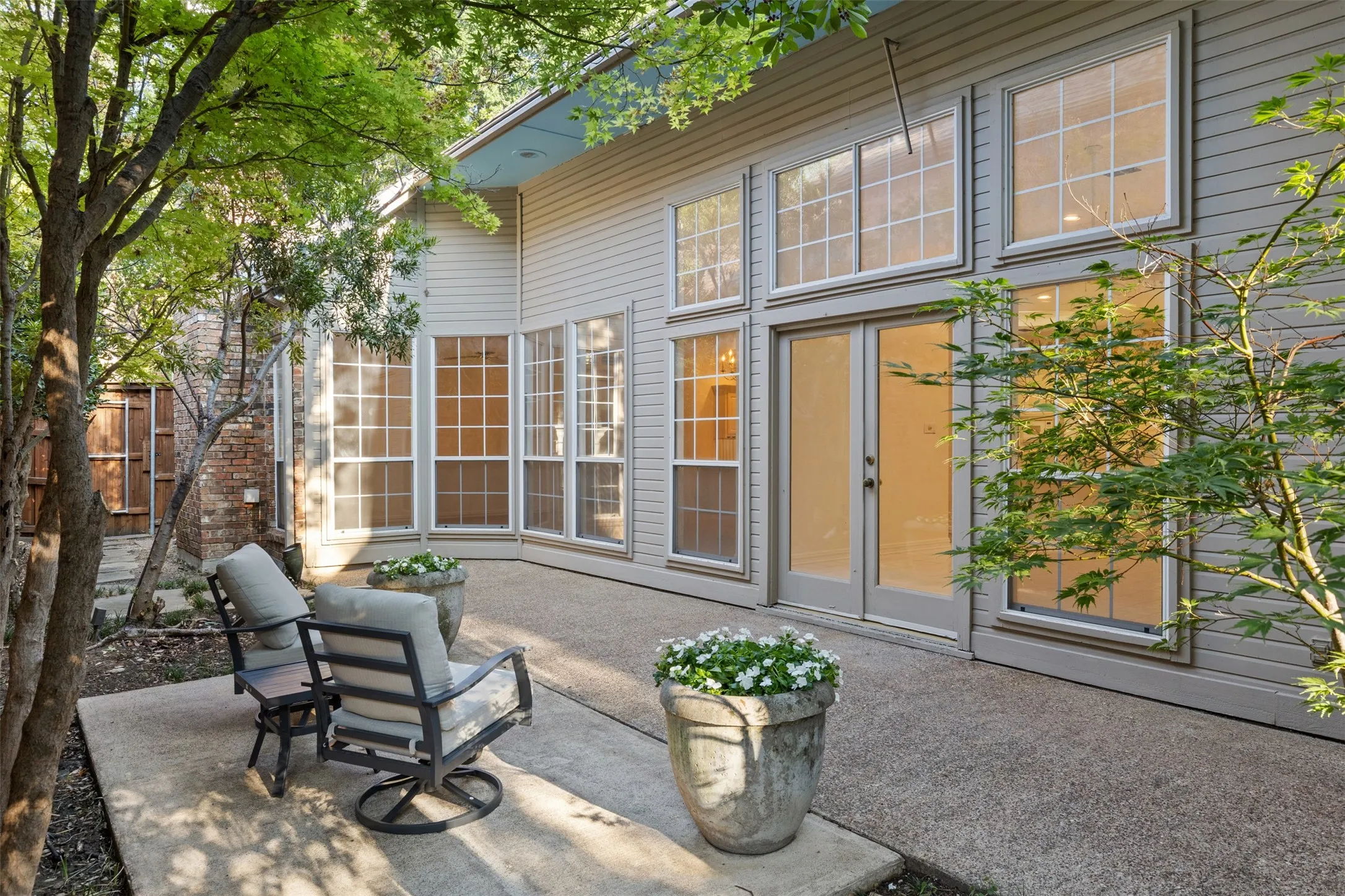 Single Family Residence For Sale in Dallas County , 8644 Breakers Point, Dallas, Texas 75243, 3 Bedroom, 3 Bathroom, 2 Garage spaces, 2,576 Sqft, built in 1992, mls#21344604, Real Estate Agent in Dallas, Homes For Sale in Dallas county, Homes For Sale in Dallas, Realtor in Dallas Texas, Real Estate Brokerage Independent Realty Texas, Luminita Cordes Realtor