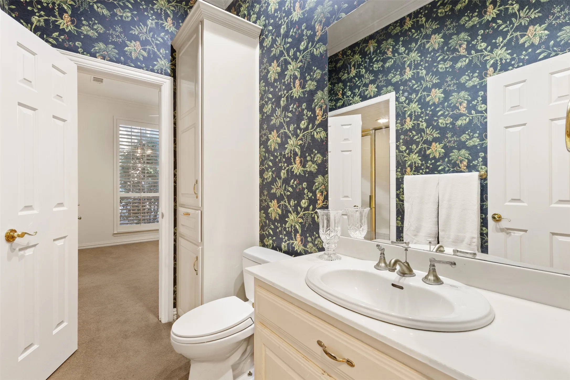 Single Family Residence For Sale in Dallas County , 8644 Breakers Point, Dallas, Texas 75243, 3 Bedroom, 3 Bathroom, 2 Garage spaces, 2,576 Sqft, built in 1992, mls#21344604, Real Estate Agent in Dallas, Homes For Sale in Dallas county, Homes For Sale in Dallas, Realtor in Dallas Texas, Real Estate Brokerage Independent Realty Texas, Luminita Cordes Realtor