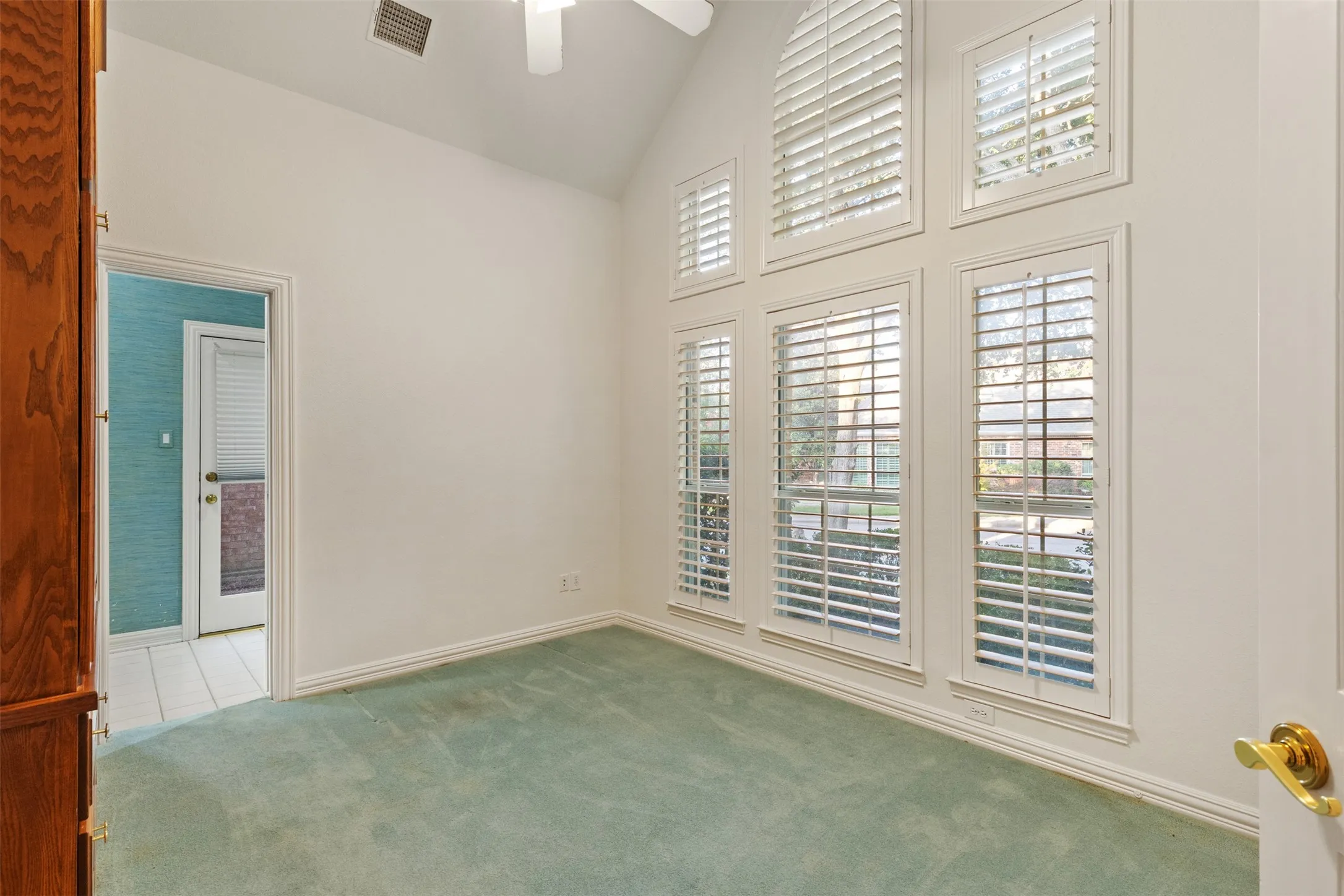 Single Family Residence For Sale in Dallas County , 8644 Breakers Point, Dallas, Texas 75243, 3 Bedroom, 3 Bathroom, 2 Garage spaces, 2,576 Sqft, built in 1992, mls#21344604, Real Estate Agent in Dallas, Homes For Sale in Dallas county, Homes For Sale in Dallas, Realtor in Dallas Texas, Real Estate Brokerage Independent Realty Texas, Luminita Cordes Realtor