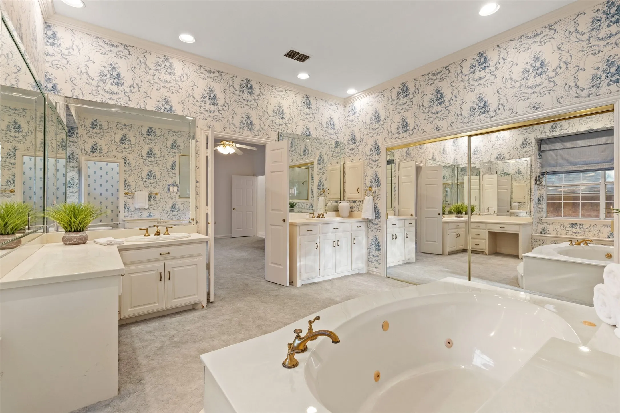 Single Family Residence For Sale in Dallas County , 8644 Breakers Point, Dallas, Texas 75243, 3 Bedroom, 3 Bathroom, 2 Garage spaces, 2,576 Sqft, built in 1992, mls#21344604, Real Estate Agent in Dallas, Homes For Sale in Dallas county, Homes For Sale in Dallas, Realtor in Dallas Texas, Real Estate Brokerage Independent Realty Texas, Luminita Cordes Realtor
