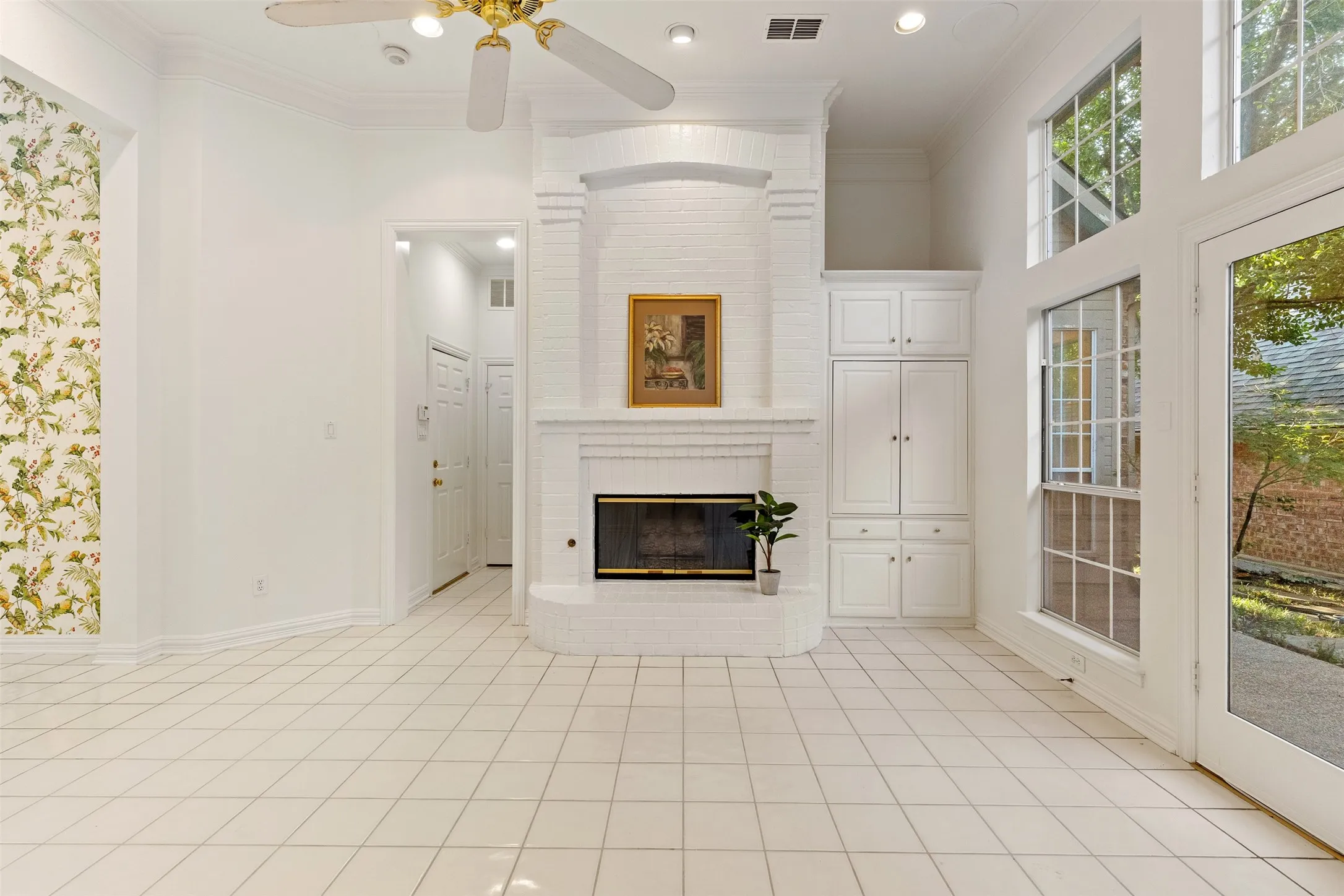 Single Family Residence For Sale in Dallas County , 8644 Breakers Point, Dallas, Texas 75243, 3 Bedroom, 3 Bathroom, 2 Garage spaces, 2,576 Sqft, built in 1992, mls#21344604, Real Estate Agent in Dallas, Homes For Sale in Dallas county, Homes For Sale in Dallas, Realtor in Dallas Texas, Real Estate Brokerage Independent Realty Texas, Luminita Cordes Realtor