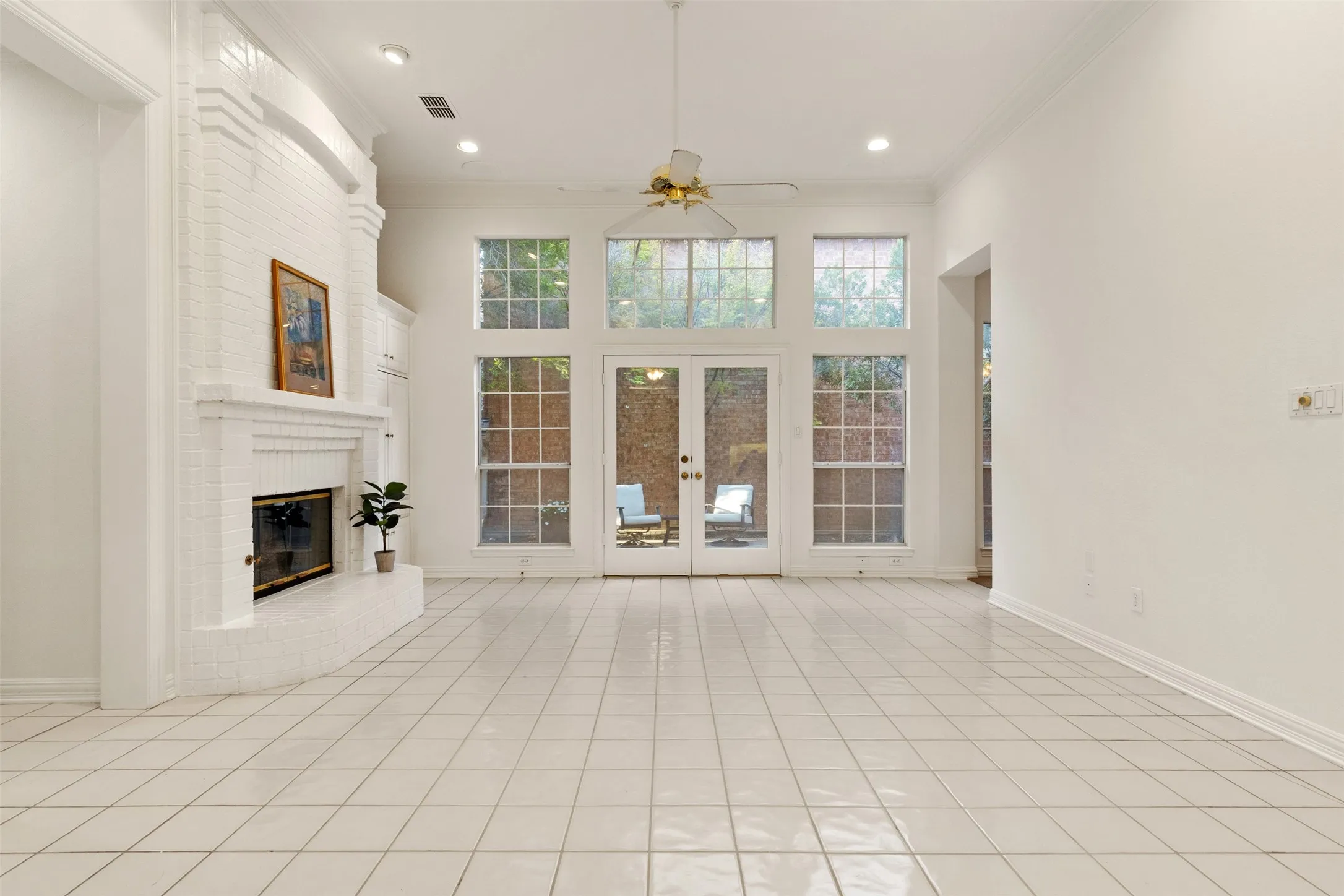 Single Family Residence For Sale in Dallas County , 8644 Breakers Point, Dallas, Texas 75243, 3 Bedroom, 3 Bathroom, 2 Garage spaces, 2,576 Sqft, built in 1992, mls#21344604, Real Estate Agent in Dallas, Homes For Sale in Dallas county, Homes For Sale in Dallas, Realtor in Dallas Texas, Real Estate Brokerage Independent Realty Texas, Luminita Cordes Realtor