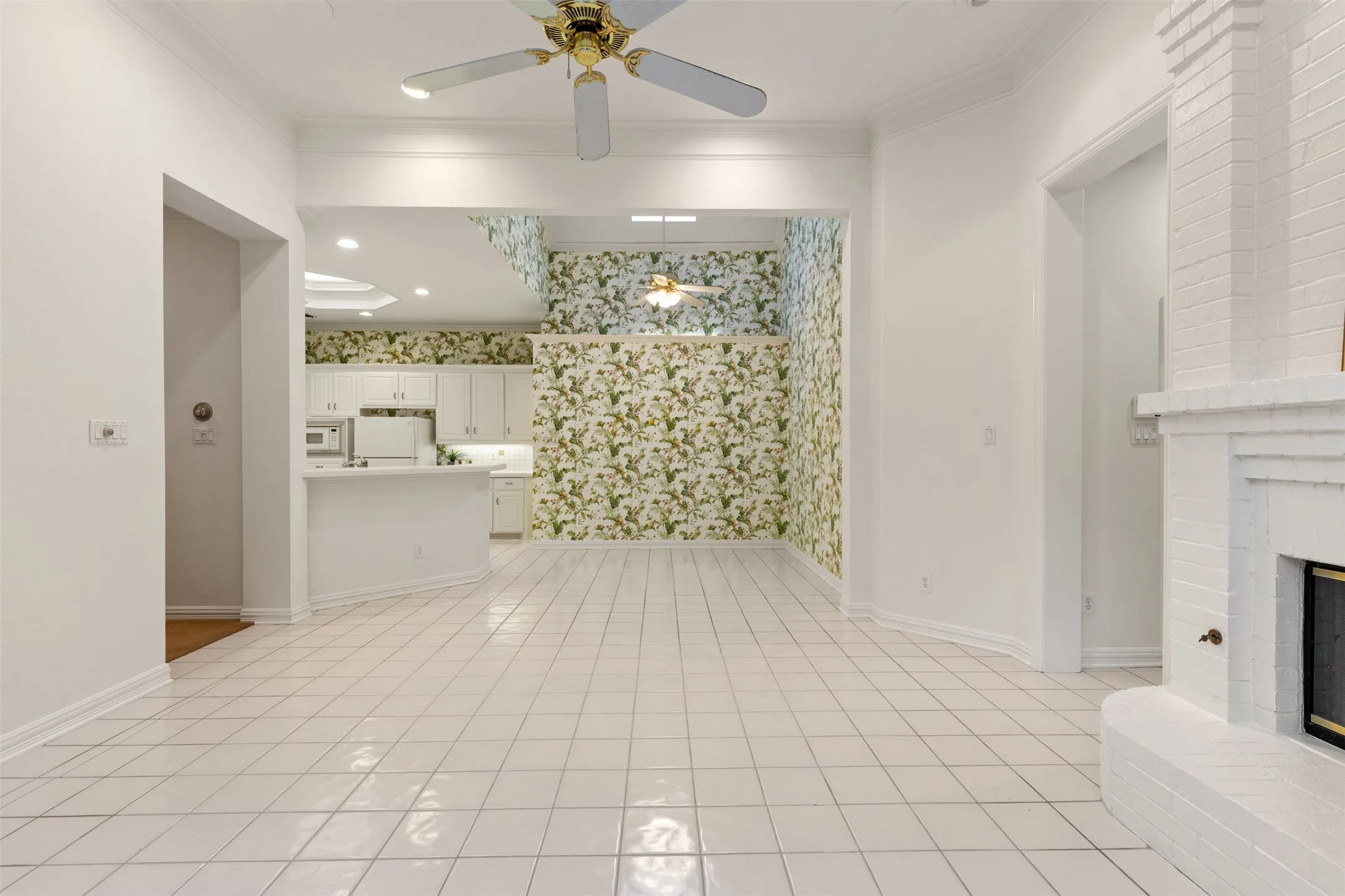 Single Family Residence For Sale in Dallas County , 8644 Breakers Point, Dallas, Texas 75243, 3 Bedroom, 3 Bathroom, 2 Garage spaces, 2,576 Sqft, built in 1992, mls#21344604, Real Estate Agent in Dallas, Homes For Sale in Dallas county, Homes For Sale in Dallas, Realtor in Dallas Texas, Real Estate Brokerage Independent Realty Texas, Luminita Cordes Realtor