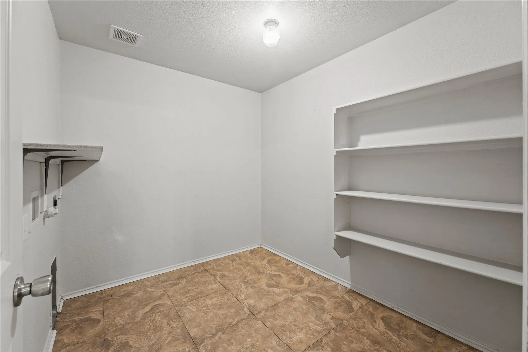 Single Family Residence For Rent in Denton County , 2743 Hacienda Lake Drive, Little Elm, Texas 75068, 4 Bedroom, 3 Bathroom, 2 Garage spaces, 2,592 Sqft, built in 2006, mls#21350032, Real Estate Agent in Little Elm, Homes For Rent in Denton county, Homes For Rent in Little Elm, Realtor in Little Elm Texas, Real Estate Brokerage Independent Realty Texas, Luminita Cordes Realtor