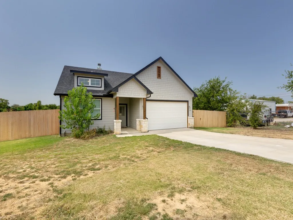 Single Family Residence For Sale in Jack County , 310 Oakwood Avenue, Jacksboro, Texas 76458, 3 Bedrooms, 2 Bathrooms, 2 Garage spaces, 1,914 Sqft, built in 2023, Price $269,000, mls#21350039, Real Estate Agent in Jacksboro, Homes For Sale in Jack county, Homes For Sale in Jacksboro, Realtor in Jacksboro Texas, Real Estate Brokerage Independent Realty Texas, Luminita Cordes Realtor