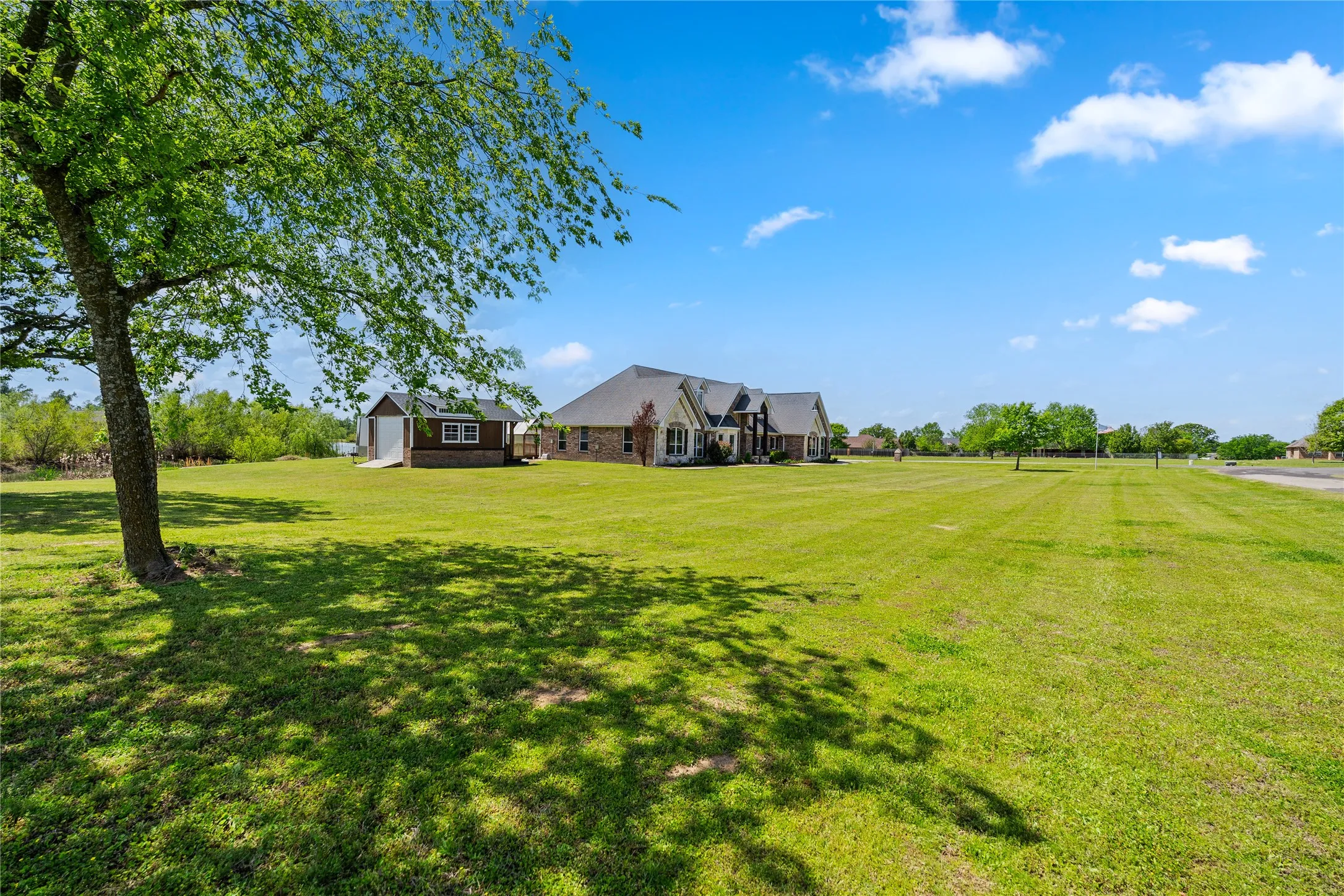 Single Family Residence For Sale in Hopkins County , 89 Ely Drive, Sulphur Springs, Texas 75482, 4 Bedrooms, 2 Bathrooms, 2 Garage spaces, 2,520 Sqft, built in 2016, Price $649,995, mls#21349618, Real Estate Agent in Sulphur Springs, Homes For Sale in Hopkins county, Homes For Sale in Sulphur Springs, Realtor in Sulphur Springs Texas, Real Estate Brokerage Independent Realty Texas, Luminita Cordes Realtor
