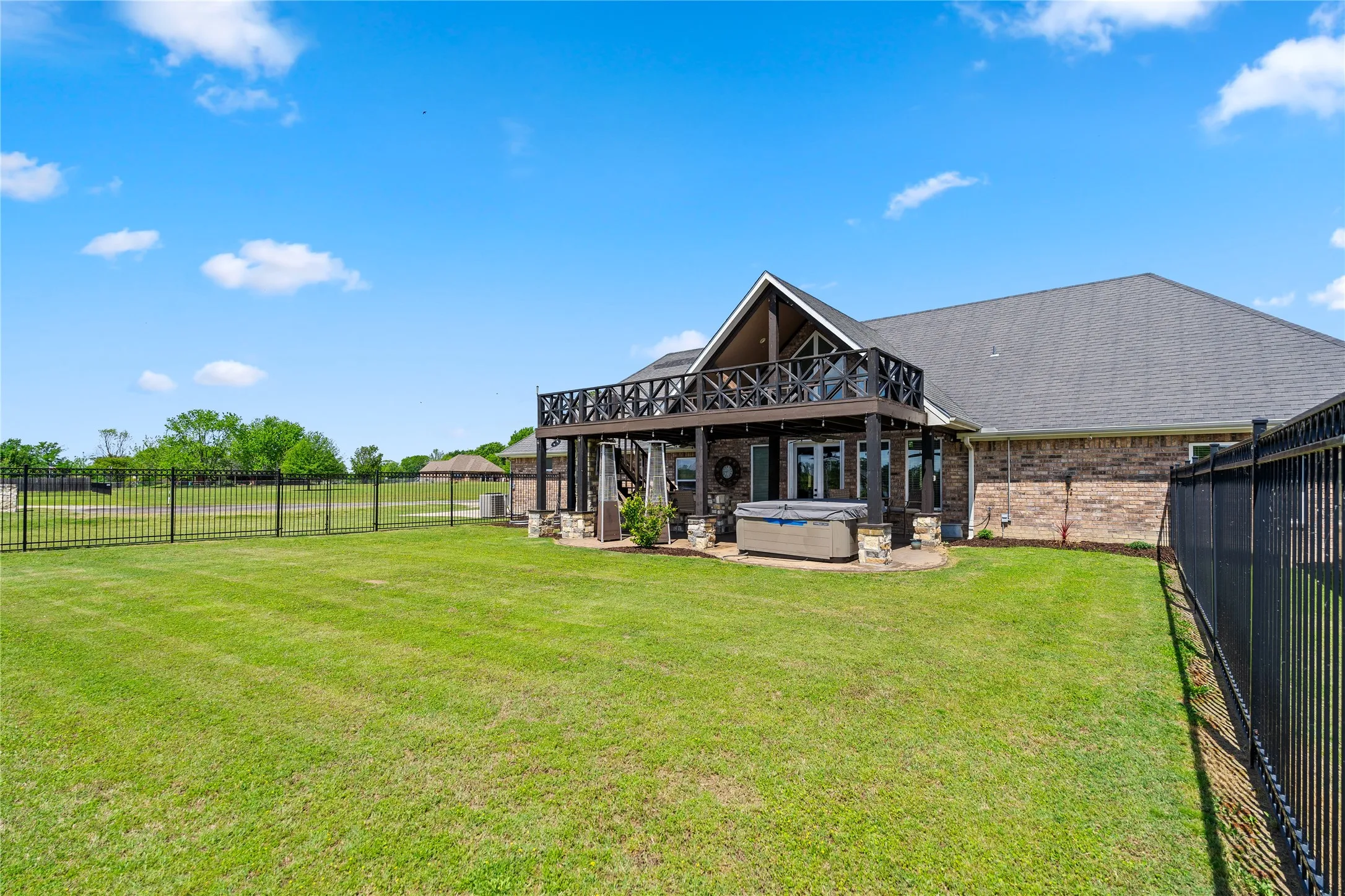 Single Family Residence For Sale in Hopkins County , 89 Ely Drive, Sulphur Springs, Texas 75482, 4 Bedrooms, 2 Bathrooms, 2 Garage spaces, 2,520 Sqft, built in 2016, Price $649,995, mls#21349618, Real Estate Agent in Sulphur Springs, Homes For Sale in Hopkins county, Homes For Sale in Sulphur Springs, Realtor in Sulphur Springs Texas, Real Estate Brokerage Independent Realty Texas, Luminita Cordes Realtor