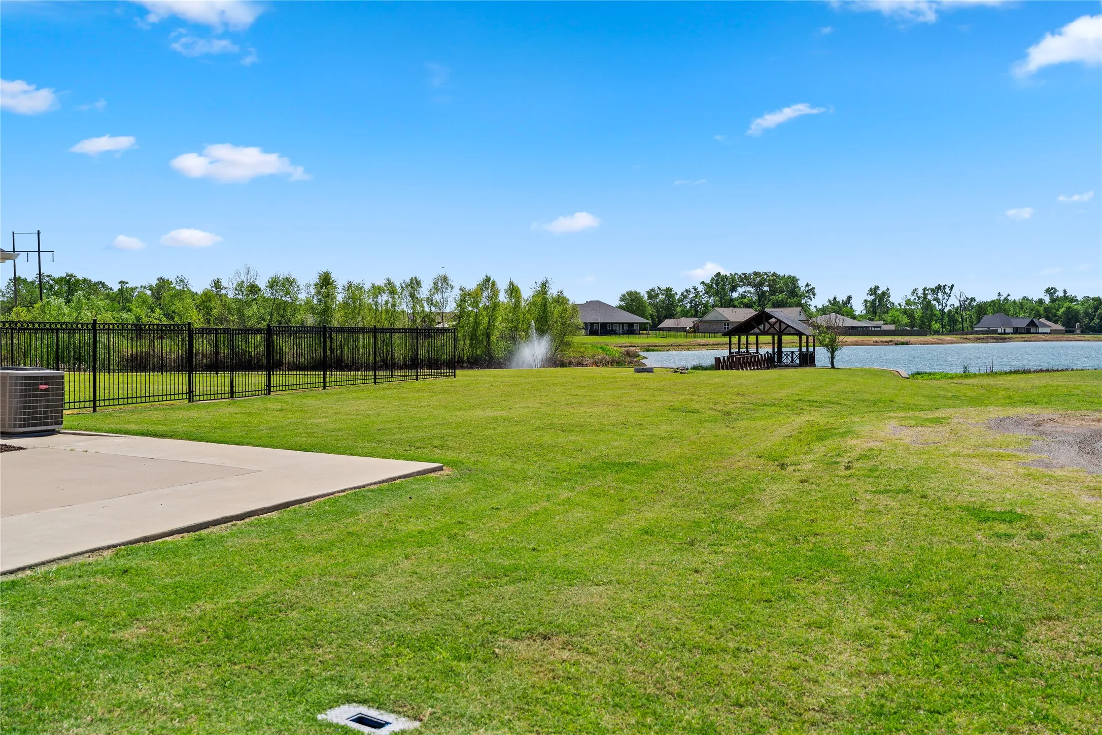 Single Family Residence For Sale in Hopkins County , 89 Ely Drive, Sulphur Springs, Texas 75482, 4 Bedrooms, 2 Bathrooms, 2 Garage spaces, 2,520 Sqft, built in 2016, Price $649,995, mls#21349618, Real Estate Agent in Sulphur Springs, Homes For Sale in Hopkins county, Homes For Sale in Sulphur Springs, Realtor in Sulphur Springs Texas, Real Estate Brokerage Independent Realty Texas, Luminita Cordes Realtor