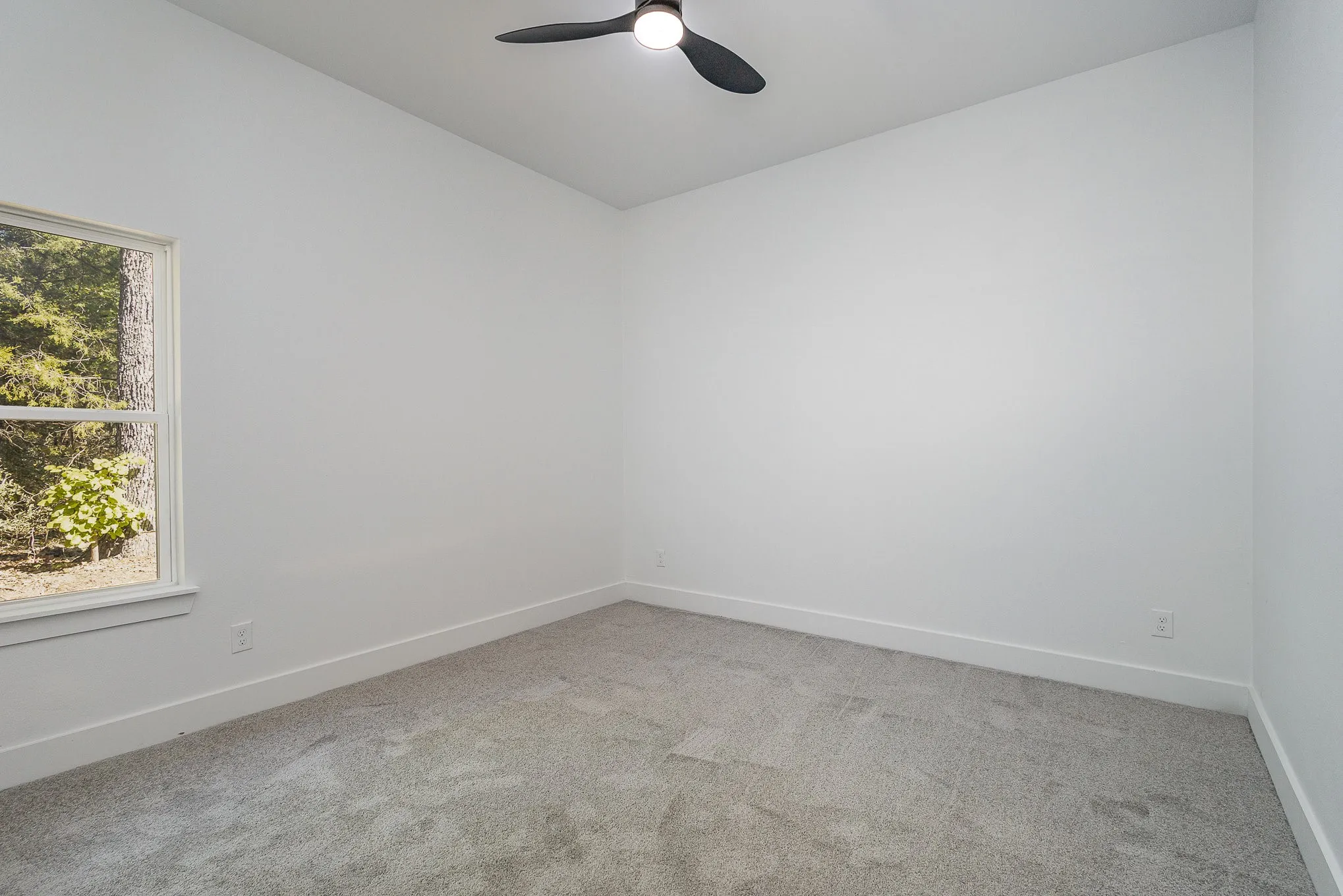 Single Family Residence For Sale in Henderson County , 116 Oakwood Drive, Trinidad, Texas 75163, 3 Bedroom, 2 Bathroom, 2 Garage spaces, 1,858 Sqft, built in 2024, mls#21343428, Real Estate Agent in Trinidad, Homes For Sale in Henderson county, Homes For Sale in Trinidad, Realtor in Trinidad Texas, Real Estate Brokerage Independent Realty Texas, Luminita Cordes Realtor