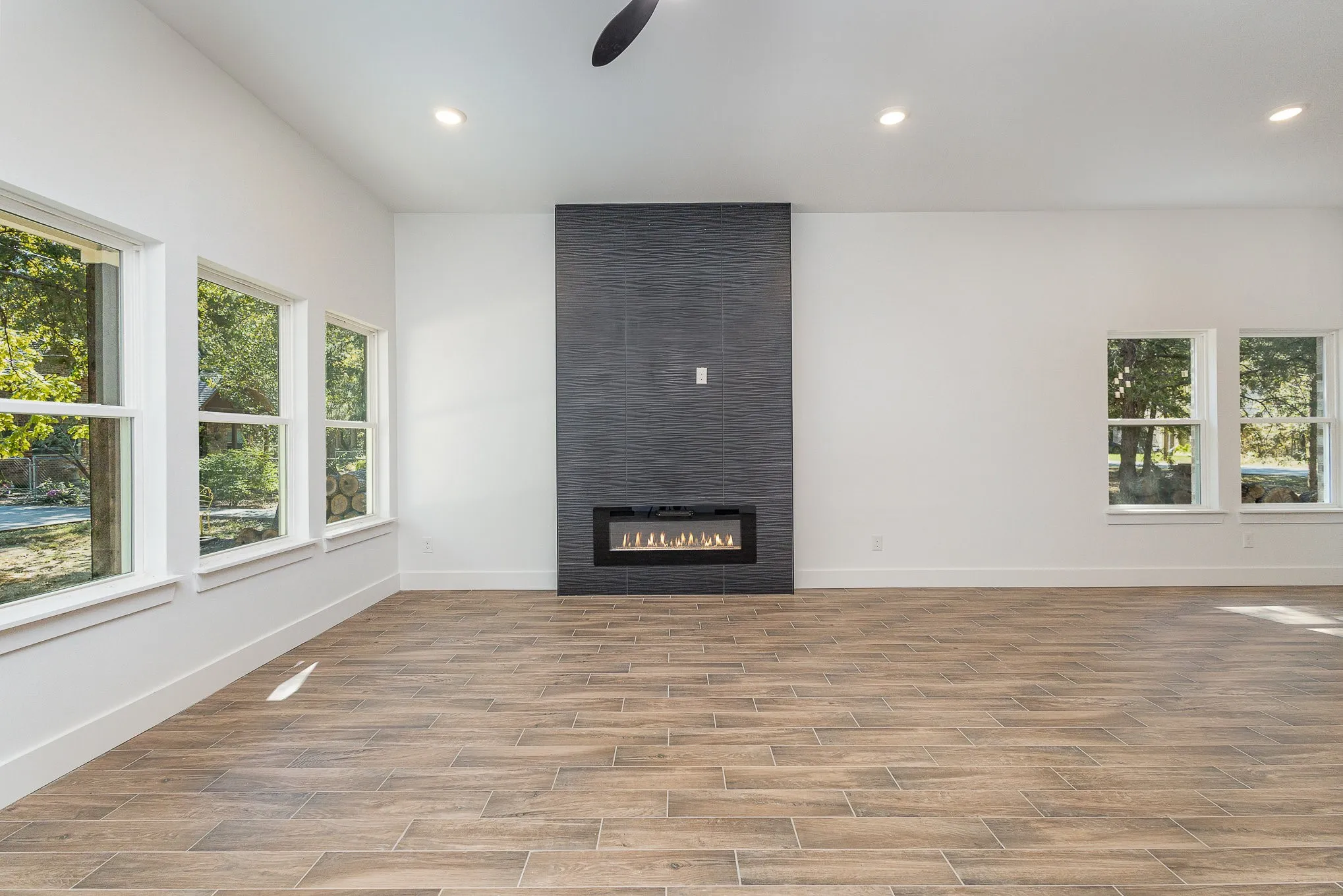 Single Family Residence For Sale in Henderson County , 116 Oakwood Drive, Trinidad, Texas 75163, 3 Bedroom, 2 Bathroom, 2 Garage spaces, 1,858 Sqft, built in 2024, mls#21343428, Real Estate Agent in Trinidad, Homes For Sale in Henderson county, Homes For Sale in Trinidad, Realtor in Trinidad Texas, Real Estate Brokerage Independent Realty Texas, Luminita Cordes Realtor