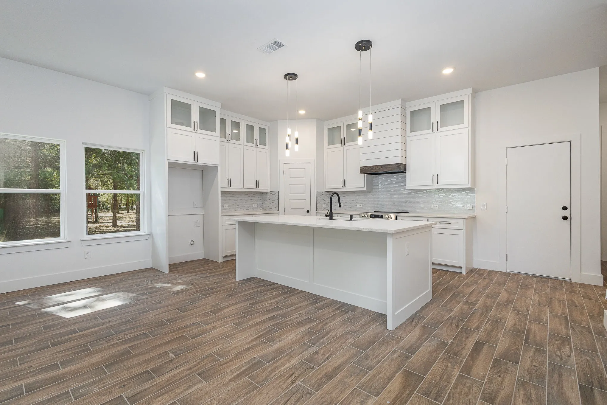 Single Family Residence For Sale in Henderson County , 116 Oakwood Drive, Trinidad, Texas 75163, 3 Bedroom, 2 Bathroom, 2 Garage spaces, 1,858 Sqft, built in 2024, mls#21343428, Real Estate Agent in Trinidad, Homes For Sale in Henderson county, Homes For Sale in Trinidad, Realtor in Trinidad Texas, Real Estate Brokerage Independent Realty Texas, Luminita Cordes Realtor