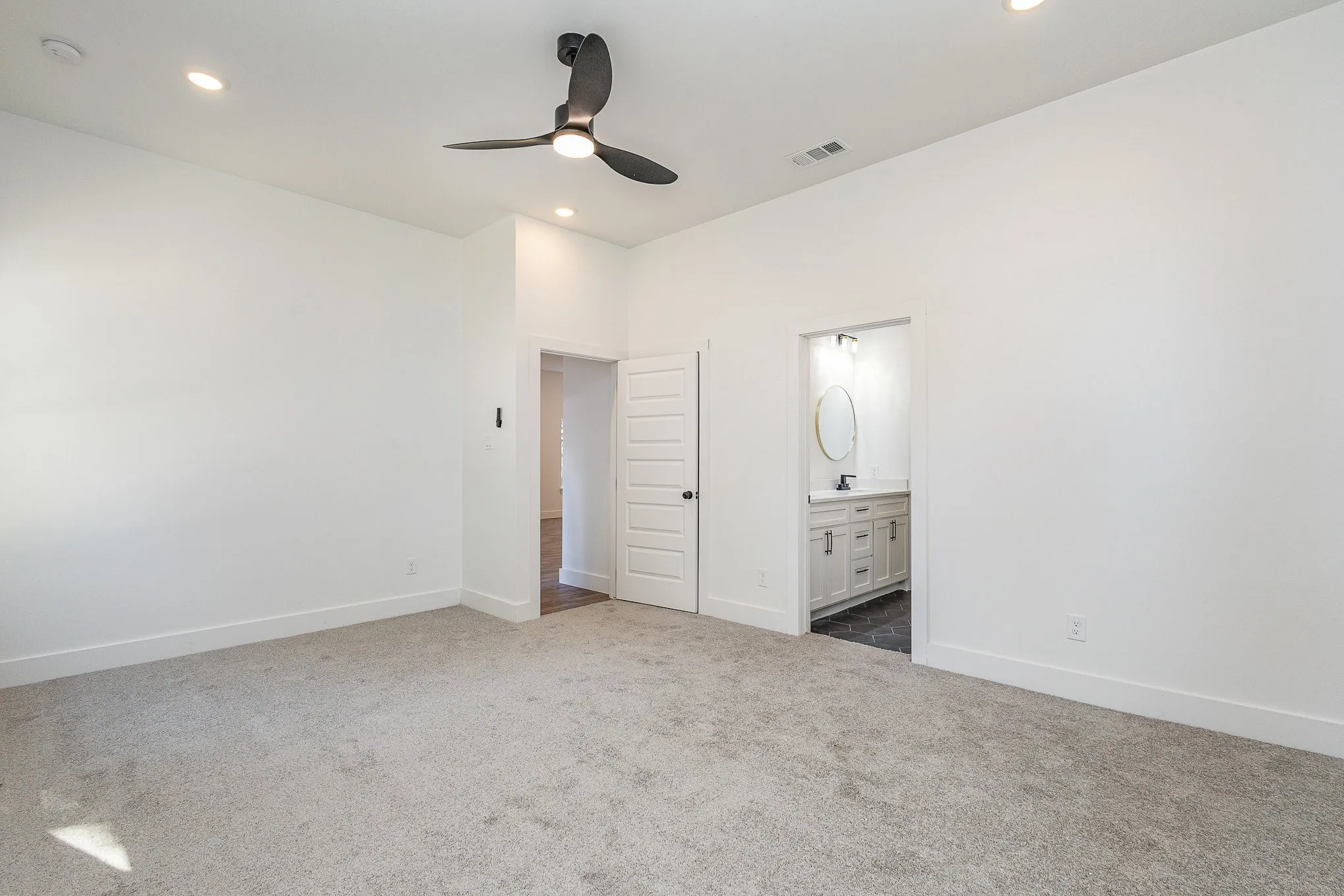 Single Family Residence For Sale in Henderson County , 116 Oakwood Drive, Trinidad, Texas 75163, 3 Bedroom, 2 Bathroom, 2 Garage spaces, 1,858 Sqft, built in 2024, mls#21343428, Real Estate Agent in Trinidad, Homes For Sale in Henderson county, Homes For Sale in Trinidad, Realtor in Trinidad Texas, Real Estate Brokerage Independent Realty Texas, Luminita Cordes Realtor