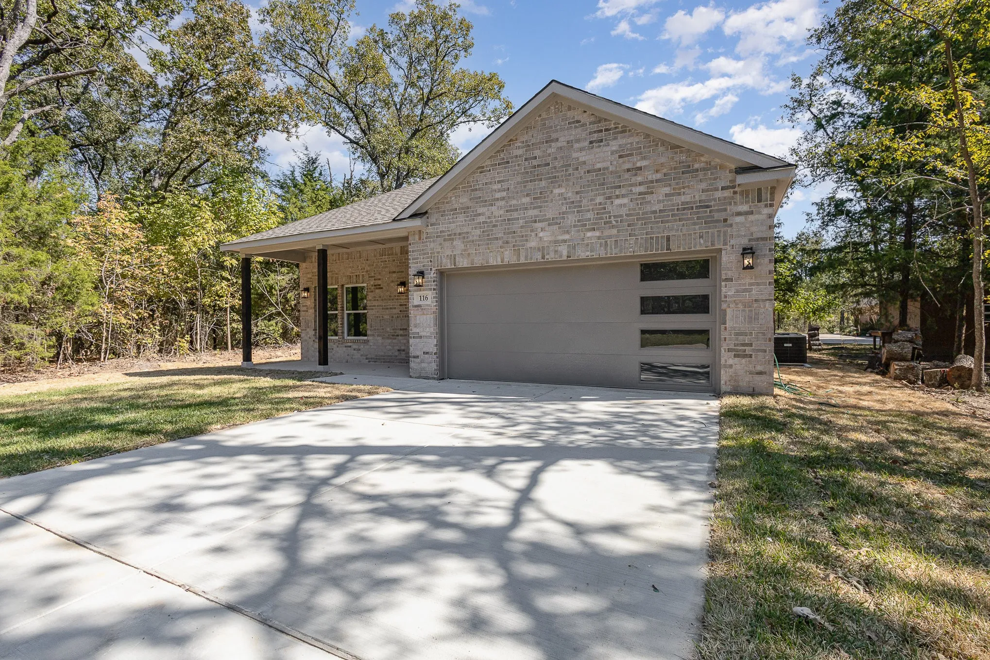 Single Family Residence For Sale in Henderson County , 116 Oakwood Drive, Trinidad, Texas 75163, 3 Bedroom, 2 Bathroom, 2 Garage spaces, 1,858 Sqft, built in 2024, mls#21343428, Real Estate Agent in Trinidad, Homes For Sale in Henderson county, Homes For Sale in Trinidad, Realtor in Trinidad Texas, Real Estate Brokerage Independent Realty Texas, Luminita Cordes Realtor