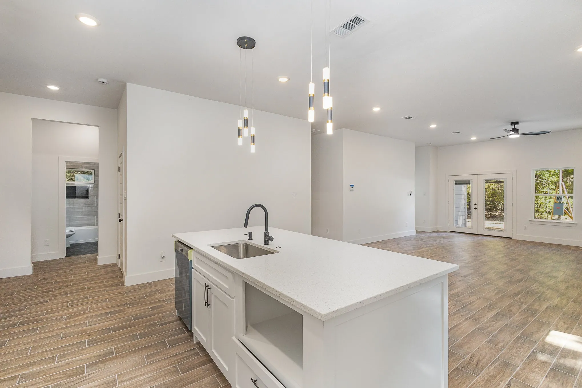 Single Family Residence For Sale in Henderson County , 116 Oakwood Drive, Trinidad, Texas 75163, 3 Bedroom, 2 Bathroom, 2 Garage spaces, 1,858 Sqft, built in 2024, mls#21343428, Real Estate Agent in Trinidad, Homes For Sale in Henderson county, Homes For Sale in Trinidad, Realtor in Trinidad Texas, Real Estate Brokerage Independent Realty Texas, Luminita Cordes Realtor