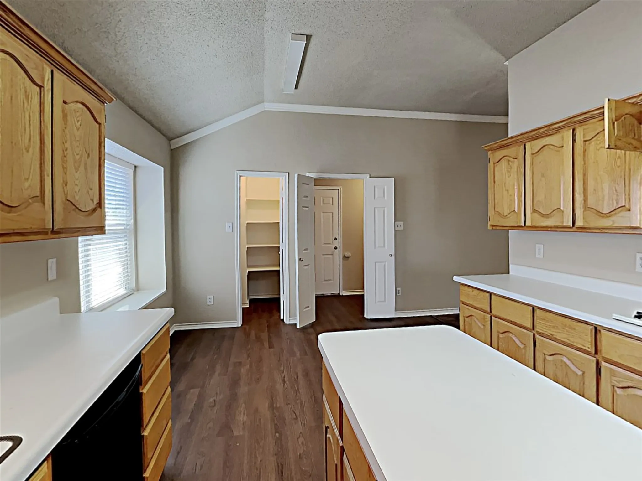 Single Family Residence For Rent in Rockwall County , 643 Big Oak Court, Rockwall, Texas 75087, 4 Bedroom, 2 Bathroom, 2 Garage spaces, 2,370 Sqft, built in 1998, mls#21350045, Real Estate Agent in Rockwall, Homes For Rent in Rockwall county, Homes For Rent in Rockwall, Realtor in Rockwall Texas, Real Estate Brokerage Independent Realty Texas, Luminita Cordes Realtor