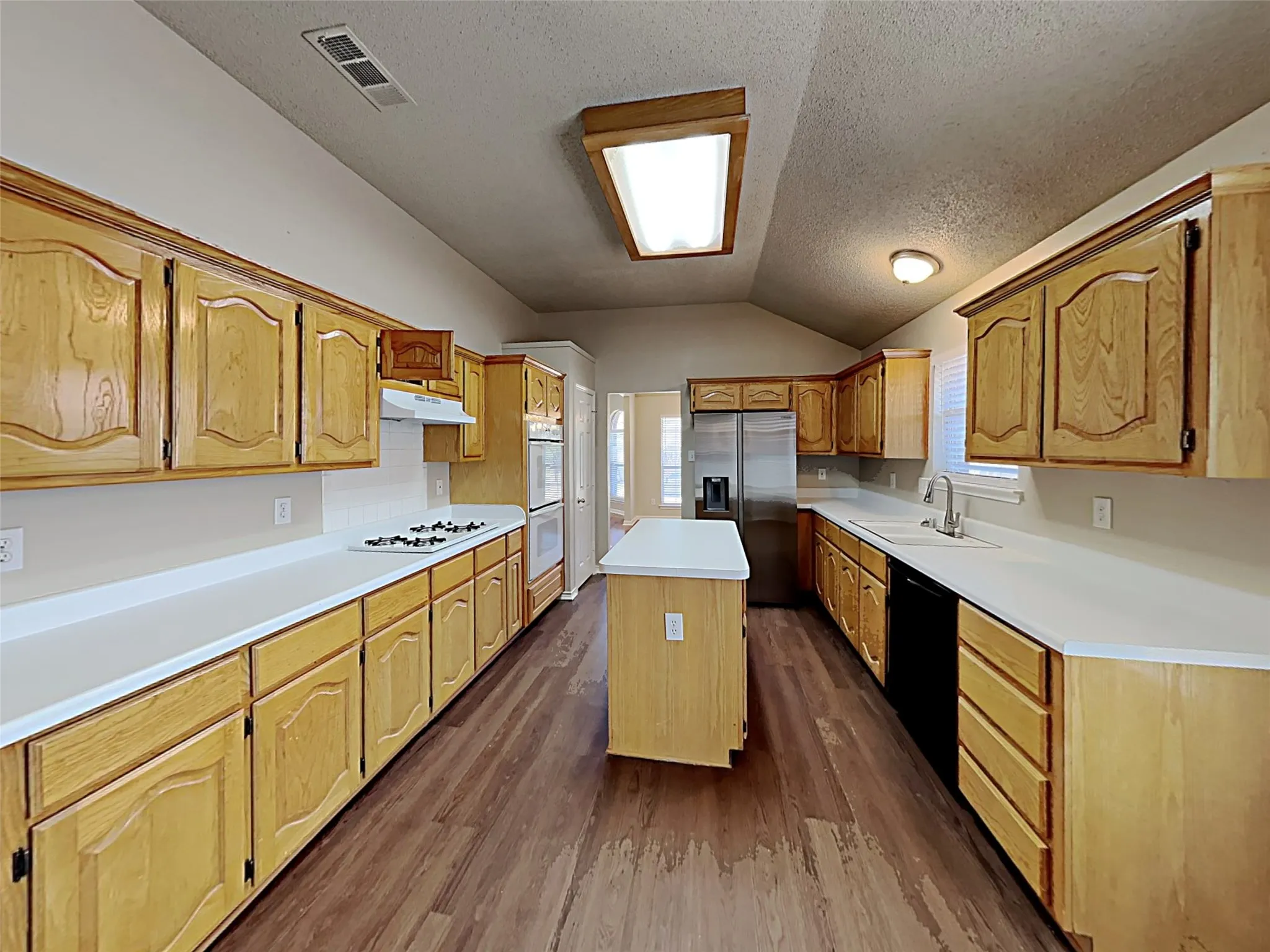Single Family Residence For Rent in Rockwall County , 643 Big Oak Court, Rockwall, Texas 75087, 4 Bedroom, 2 Bathroom, 2 Garage spaces, 2,370 Sqft, built in 1998, mls#21350045, Real Estate Agent in Rockwall, Homes For Rent in Rockwall county, Homes For Rent in Rockwall, Realtor in Rockwall Texas, Real Estate Brokerage Independent Realty Texas, Luminita Cordes Realtor