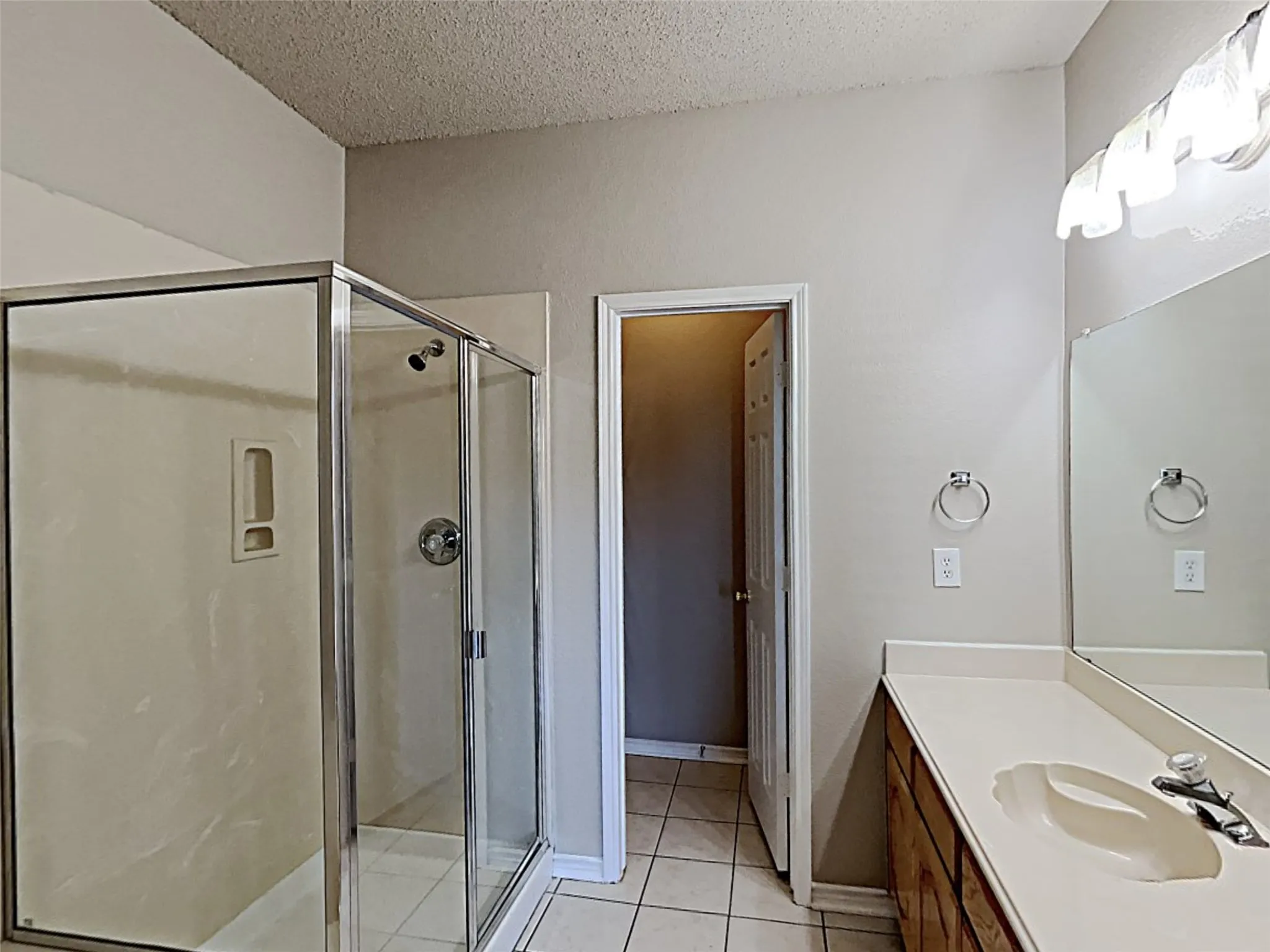 Single Family Residence For Rent in Rockwall County , 643 Big Oak Court, Rockwall, Texas 75087, 4 Bedroom, 2 Bathroom, 2 Garage spaces, 2,370 Sqft, built in 1998, mls#21350045, Real Estate Agent in Rockwall, Homes For Rent in Rockwall county, Homes For Rent in Rockwall, Realtor in Rockwall Texas, Real Estate Brokerage Independent Realty Texas, Luminita Cordes Realtor