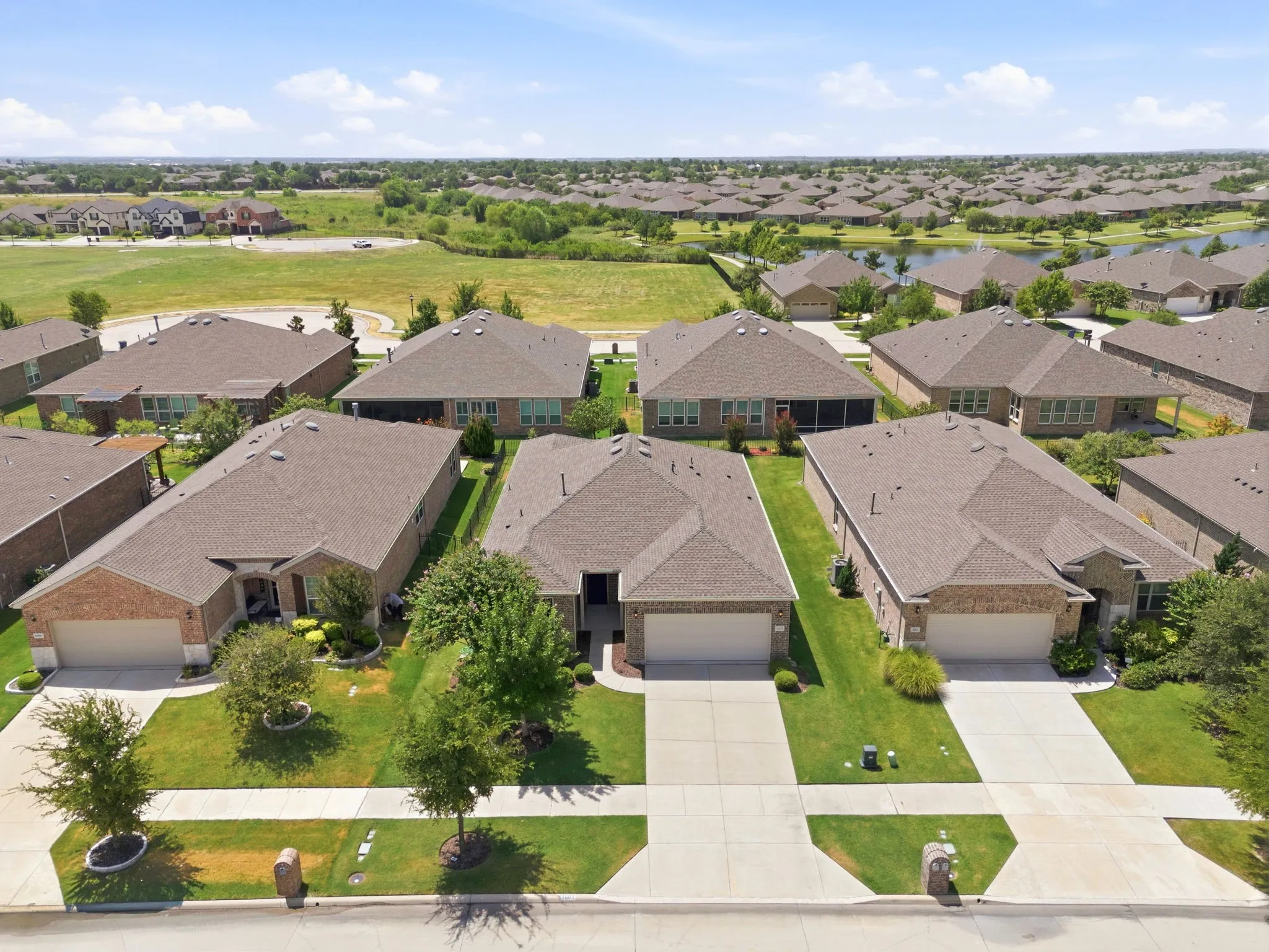 Single Family Residence For Sale in Denton County , 1681 Port Royal Lane, Frisco, Texas 75036, 2 Bedroom, 2 Bathroom, 2 Garage spaces, 1,715 Sqft, built in 2019, mls#21342433, Real Estate Agent in Frisco, Homes For Sale in Denton county, Homes For Sale in Frisco, Realtor in Frisco Texas, Real Estate Brokerage Independent Realty Texas, Luminita Cordes Realtor