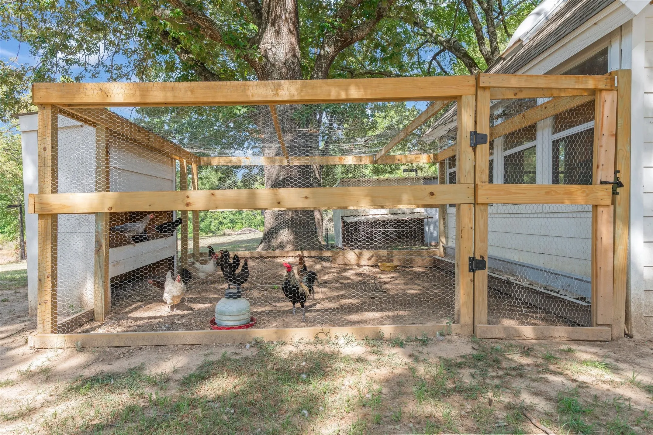 Single Family Residence For Sale in Van Zandt County , 490 VZ County Road 1711 Road, Grand Saline, Texas 75140, 5 Bedroom, 4 Bathroom, 3 Garage spaces, 3,451 Sqft, built in 1996, Price $799,000, mls#21349707, Real Estate Agent in Grand Saline, Homes For Sale in Van Zandt county, Homes For Sale in Grand Saline, Realtor in Grand Saline Texas, Real Estate Brokerage Independent Realty Texas, Luminita Cordes Realtor
