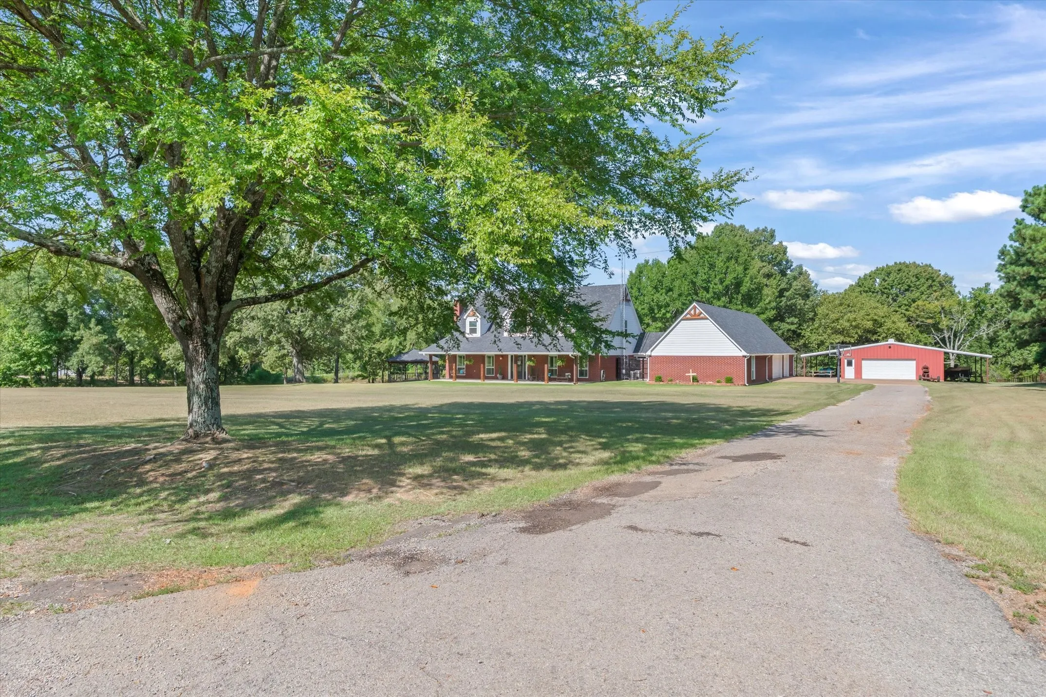 Single Family Residence For Sale in Van Zandt County , 490 VZ County Road 1711 Road, Grand Saline, Texas 75140, 5 Bedroom, 4 Bathroom, 3 Garage spaces, 3,451 Sqft, built in 1996, Price $799,000, mls#21349707, Real Estate Agent in Grand Saline, Homes For Sale in Van Zandt county, Homes For Sale in Grand Saline, Realtor in Grand Saline Texas, Real Estate Brokerage Independent Realty Texas, Luminita Cordes Realtor